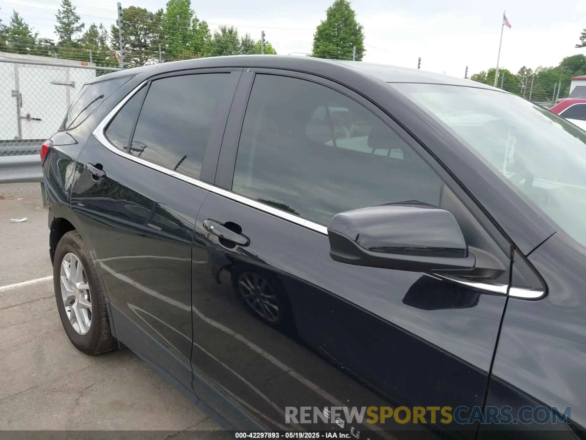 13 Photograph of a damaged car 3GNAXKEG0PL204271 CHEVROLET EQUINOX 2023