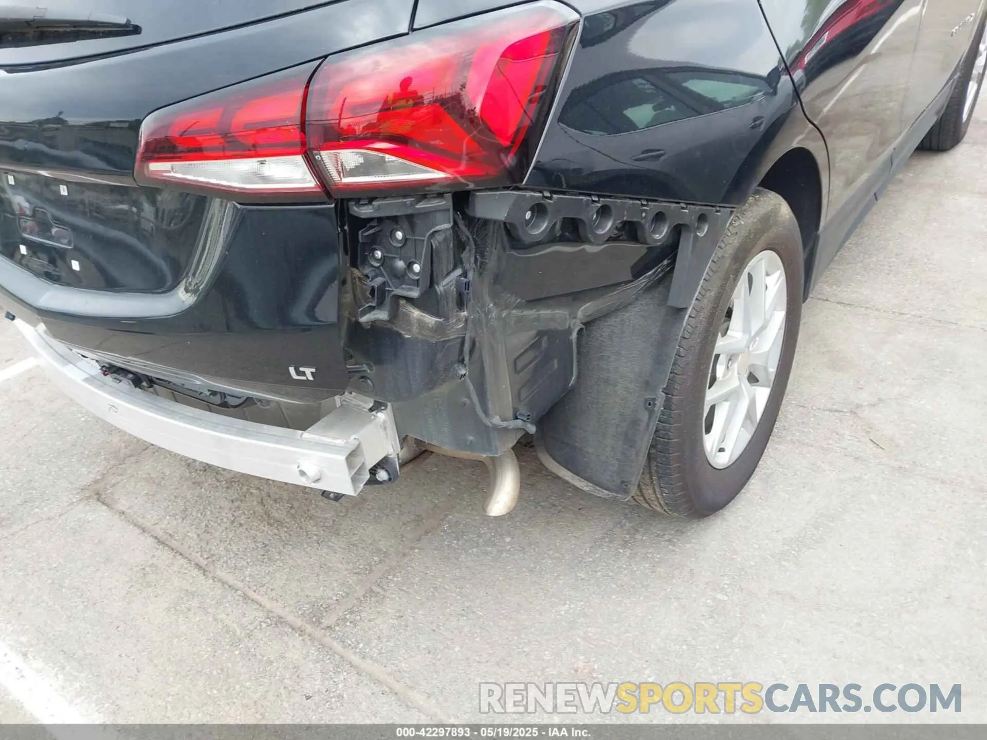 18 Photograph of a damaged car 3GNAXKEG0PL204271 CHEVROLET EQUINOX 2023