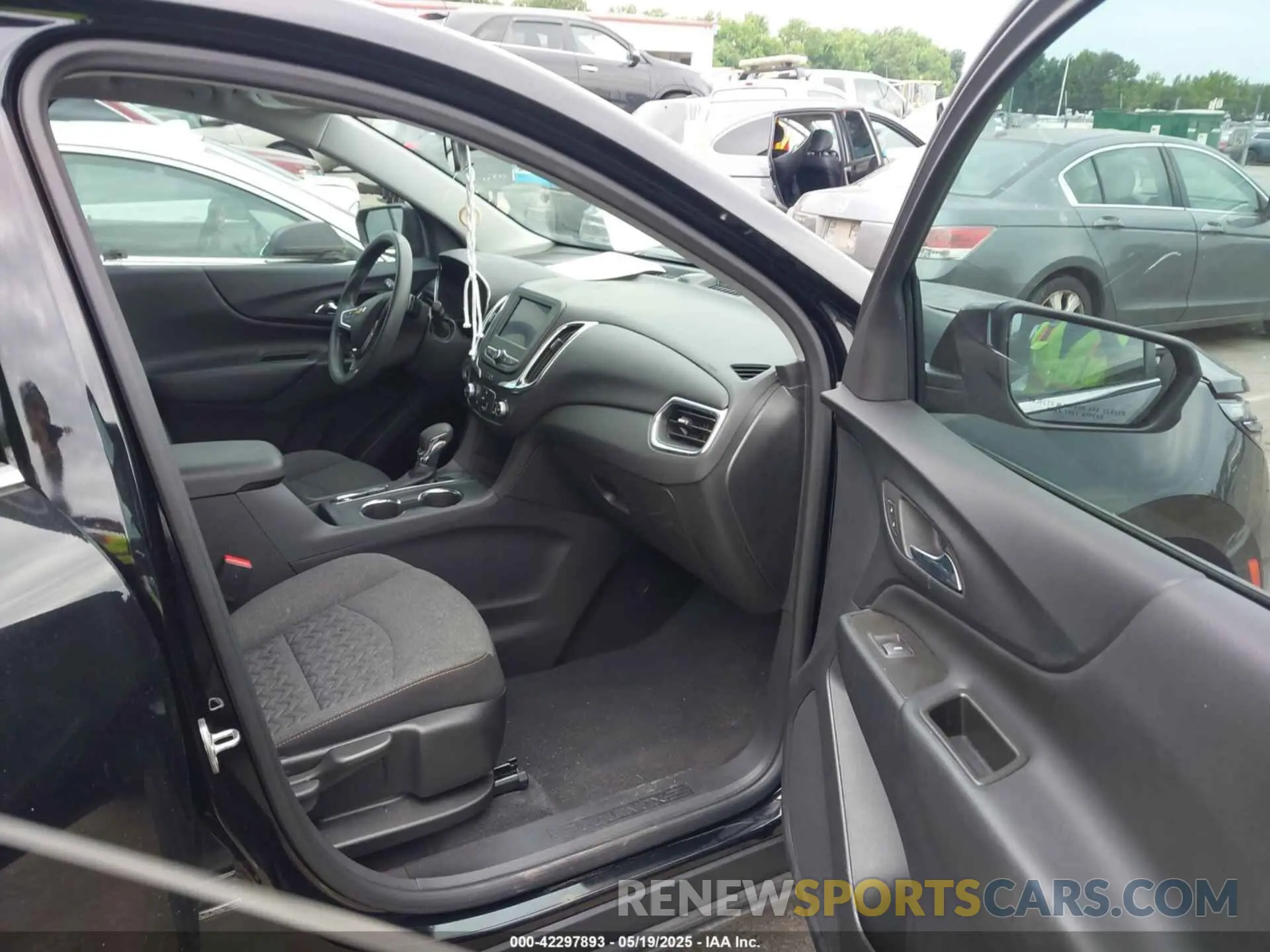 5 Photograph of a damaged car 3GNAXKEG0PL204271 CHEVROLET EQUINOX 2023