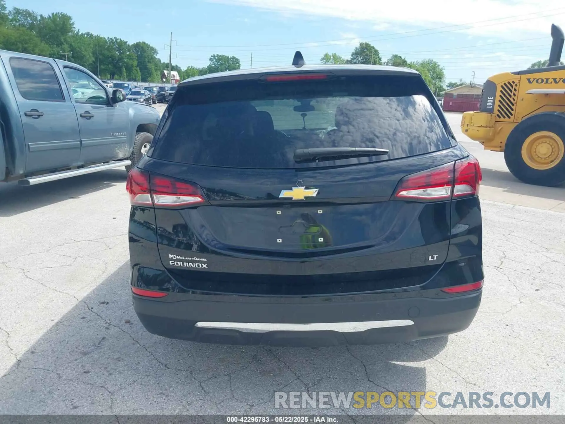 17 Photograph of a damaged car 3GNAXKEG0PL229719 CHEVROLET EQUINOX 2023