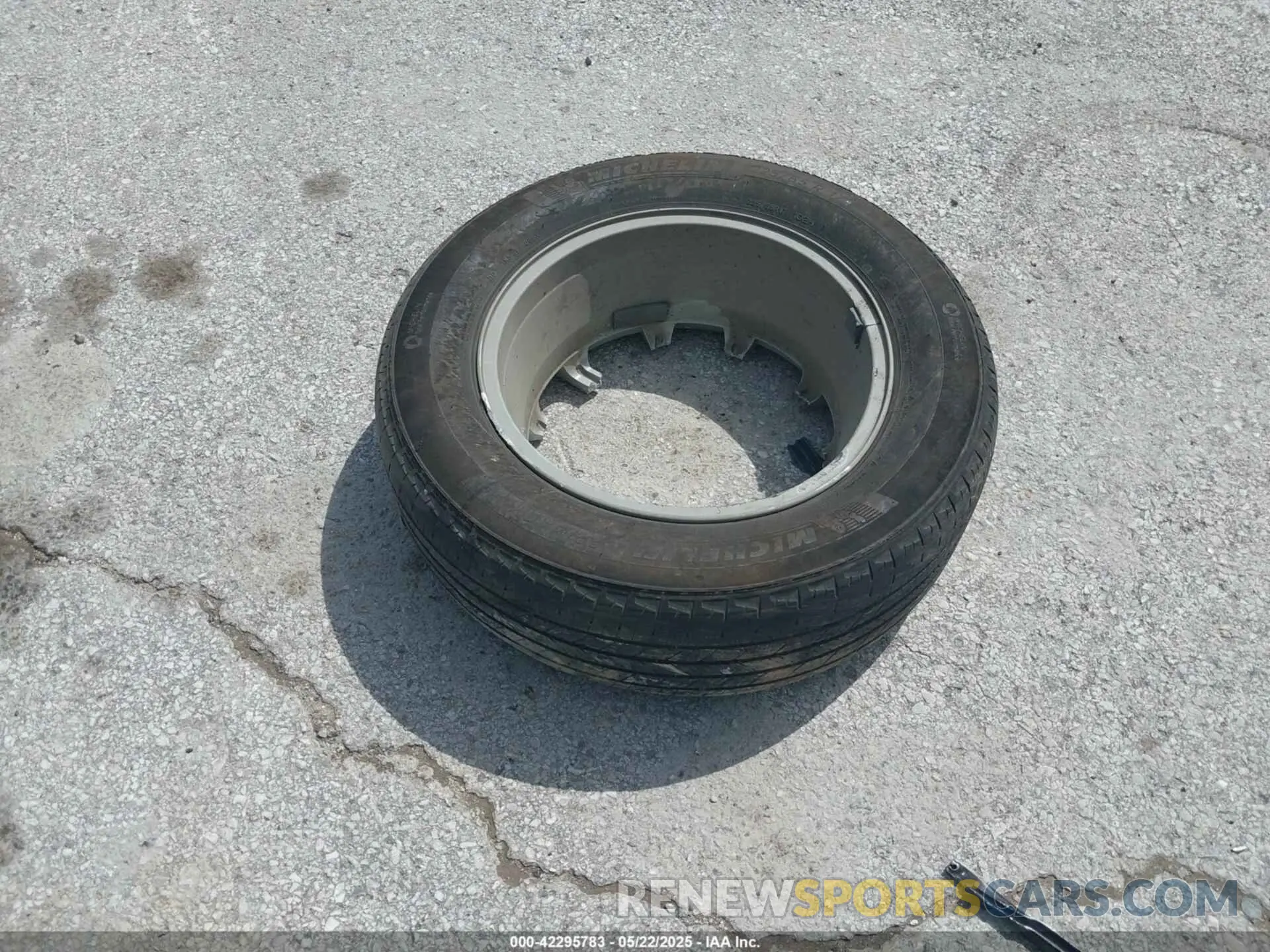 18 Photograph of a damaged car 3GNAXKEG0PL229719 CHEVROLET EQUINOX 2023