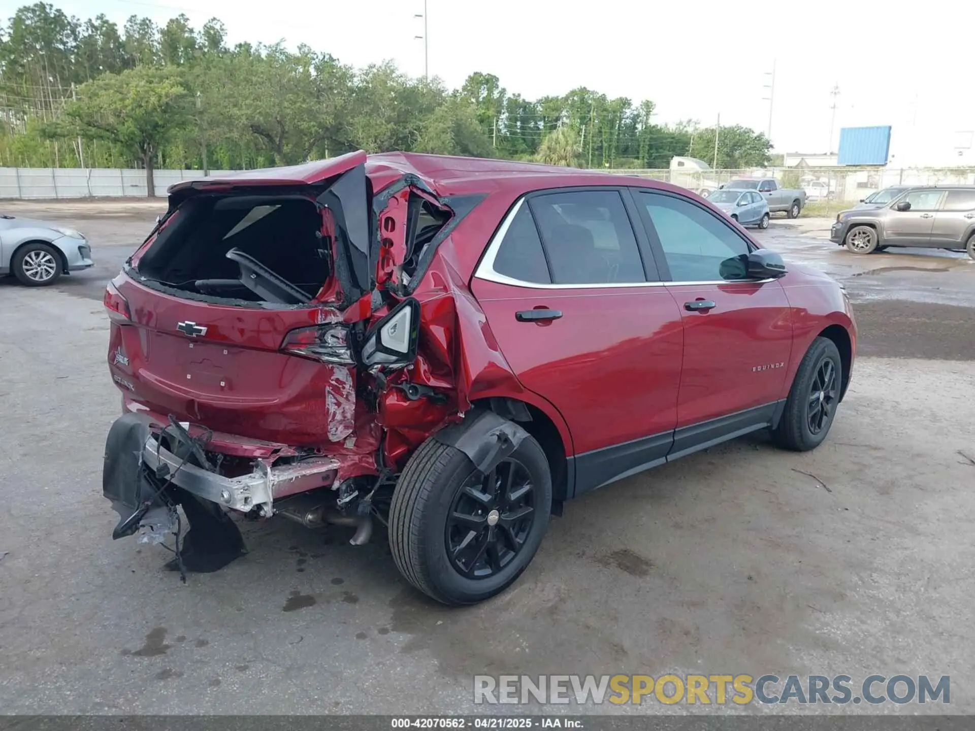 4 Photograph of a damaged car 3GNAXKEG4PS140354 CHEVROLET EQUINOX 2023