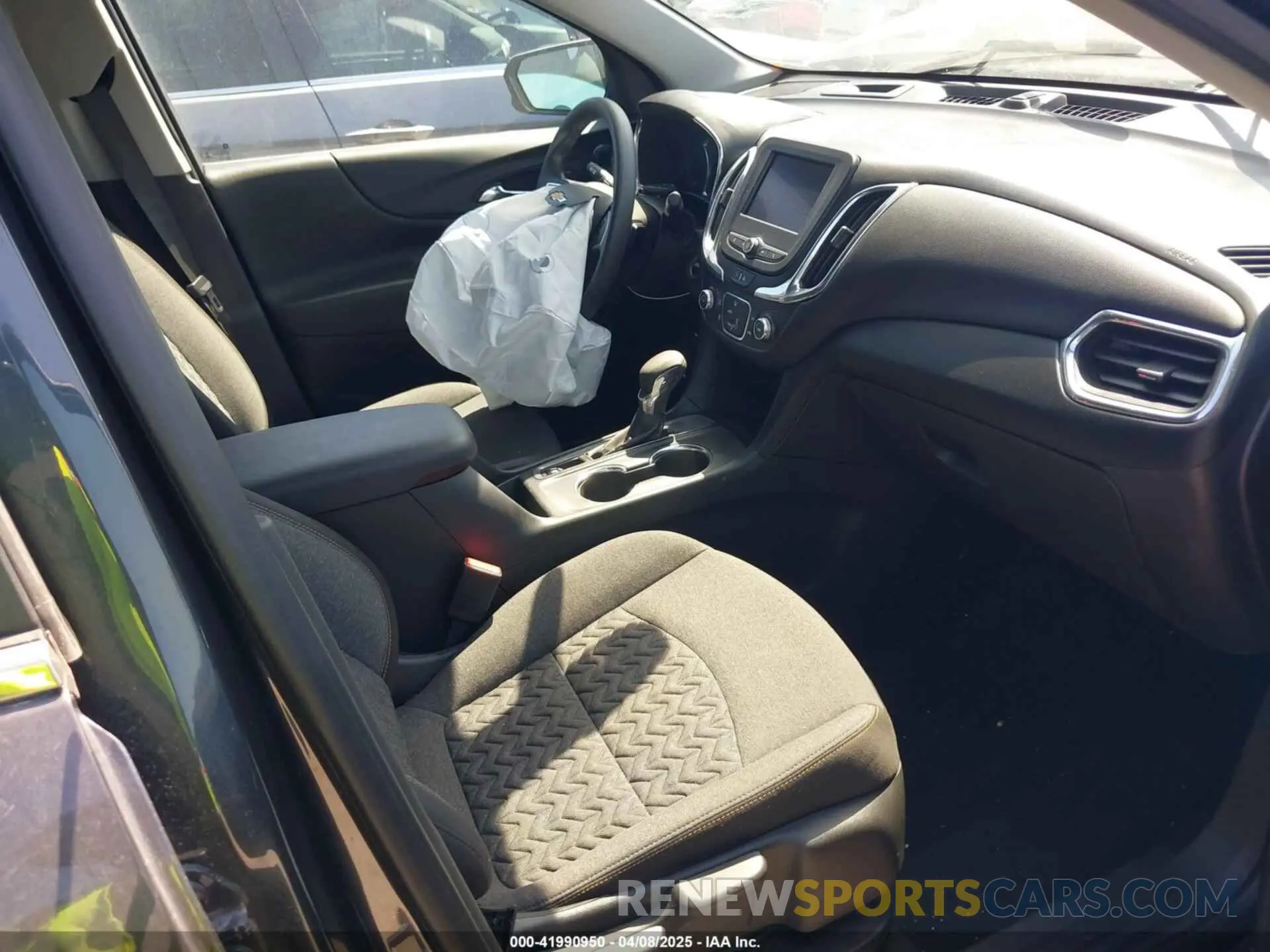 5 Photograph of a damaged car 3GNAXKEG4PS167439 CHEVROLET EQUINOX 2023