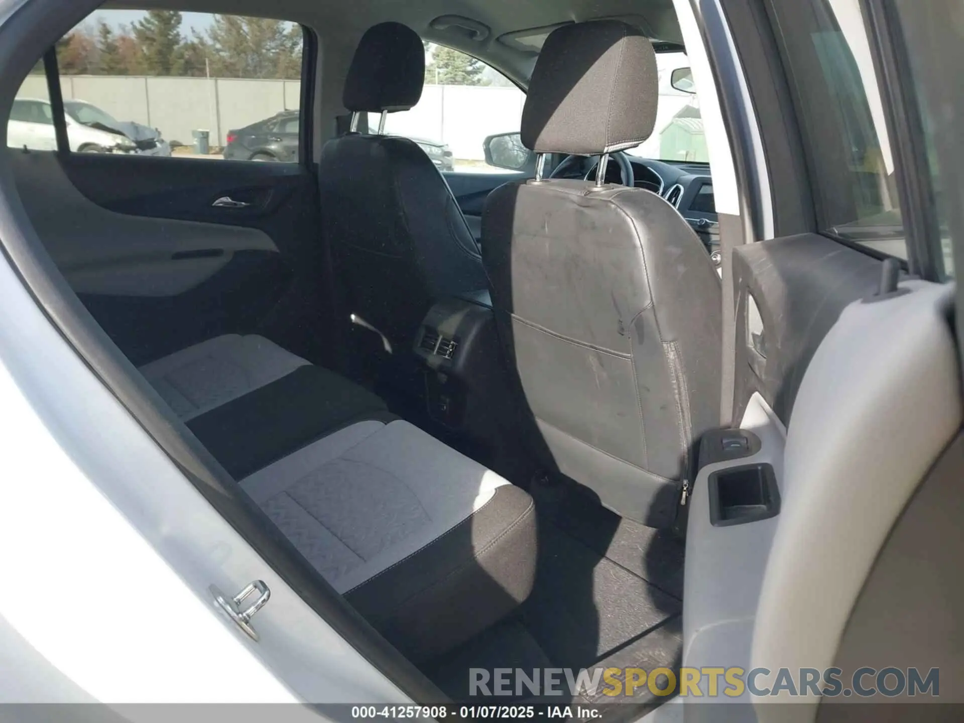 8 Photograph of a damaged car 3GNAXKEG5PS176344 CHEVROLET EQUINOX 2023