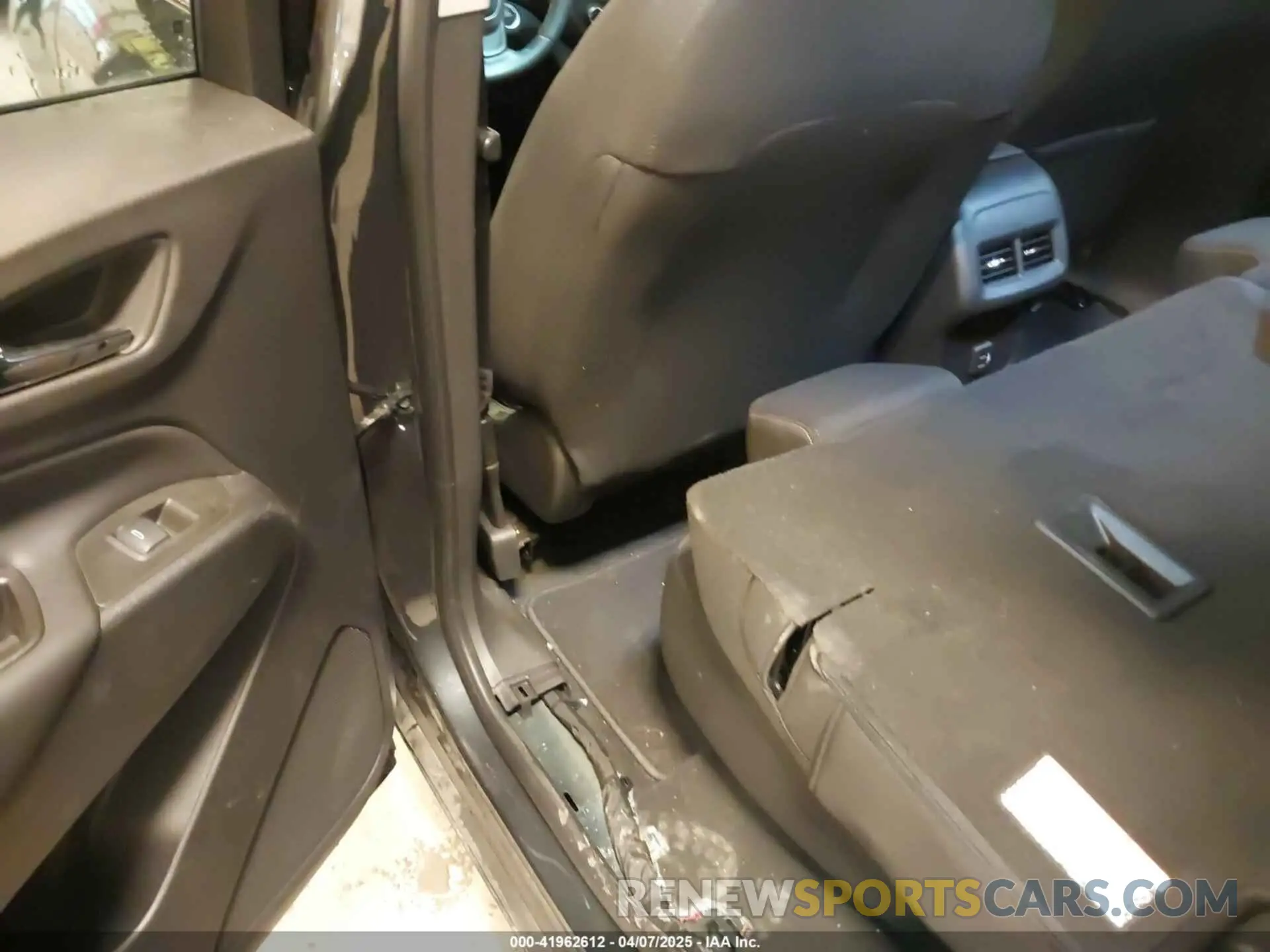 8 Photograph of a damaged car 3GNAXKEG9PS141371 CHEVROLET EQUINOX 2023