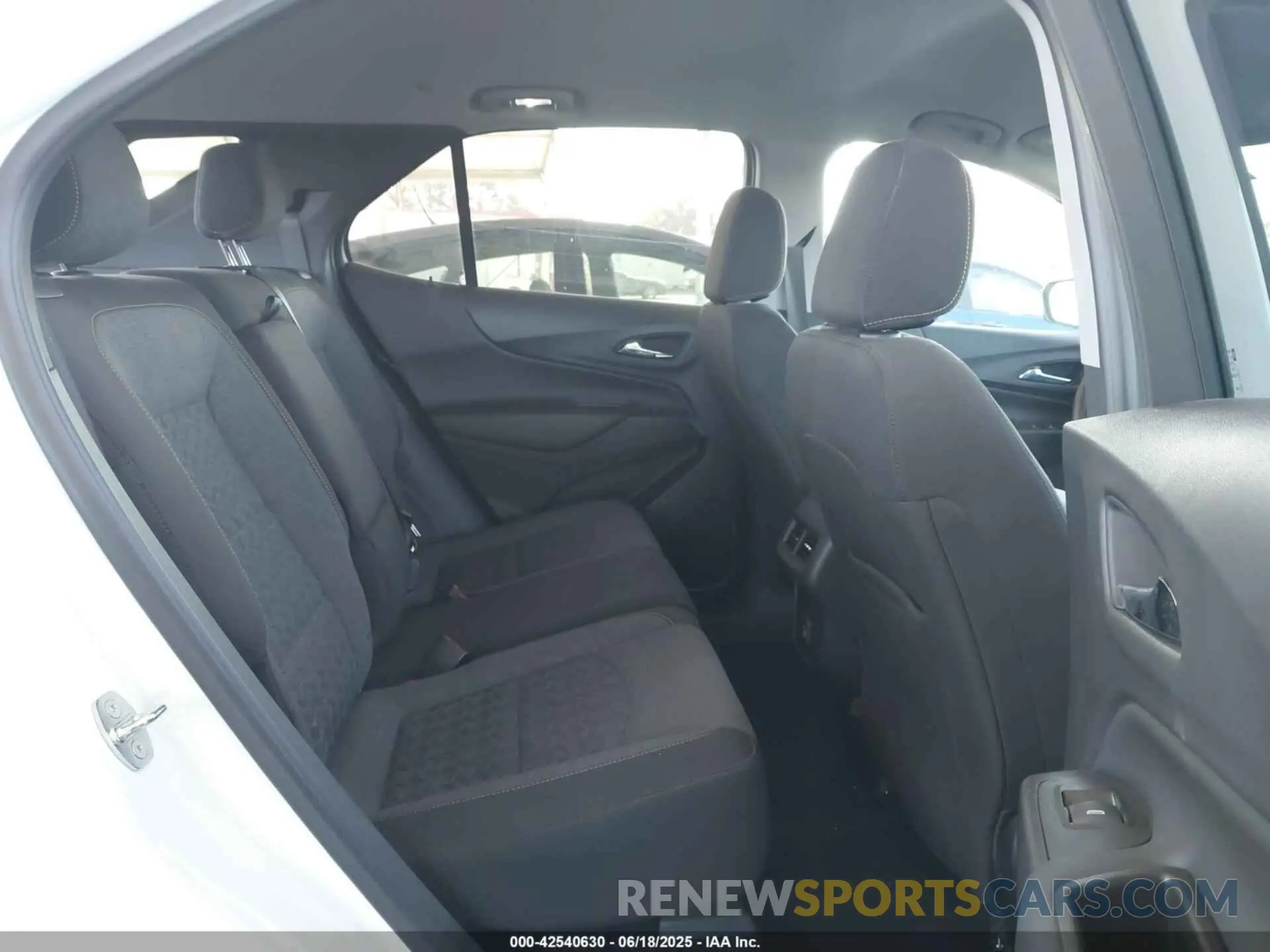8 Photograph of a damaged car 3GNAXKEGXPS127639 CHEVROLET EQUINOX 2023