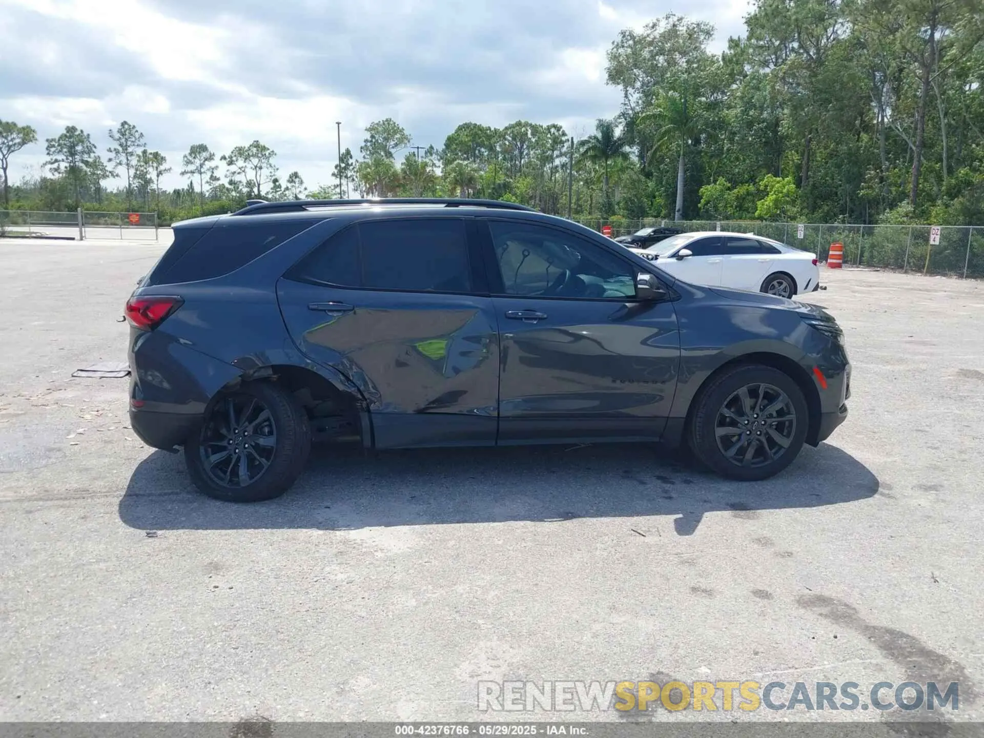 14 Photograph of a damaged car 3GNAXMEGXPS162984 CHEVROLET EQUINOX 2023