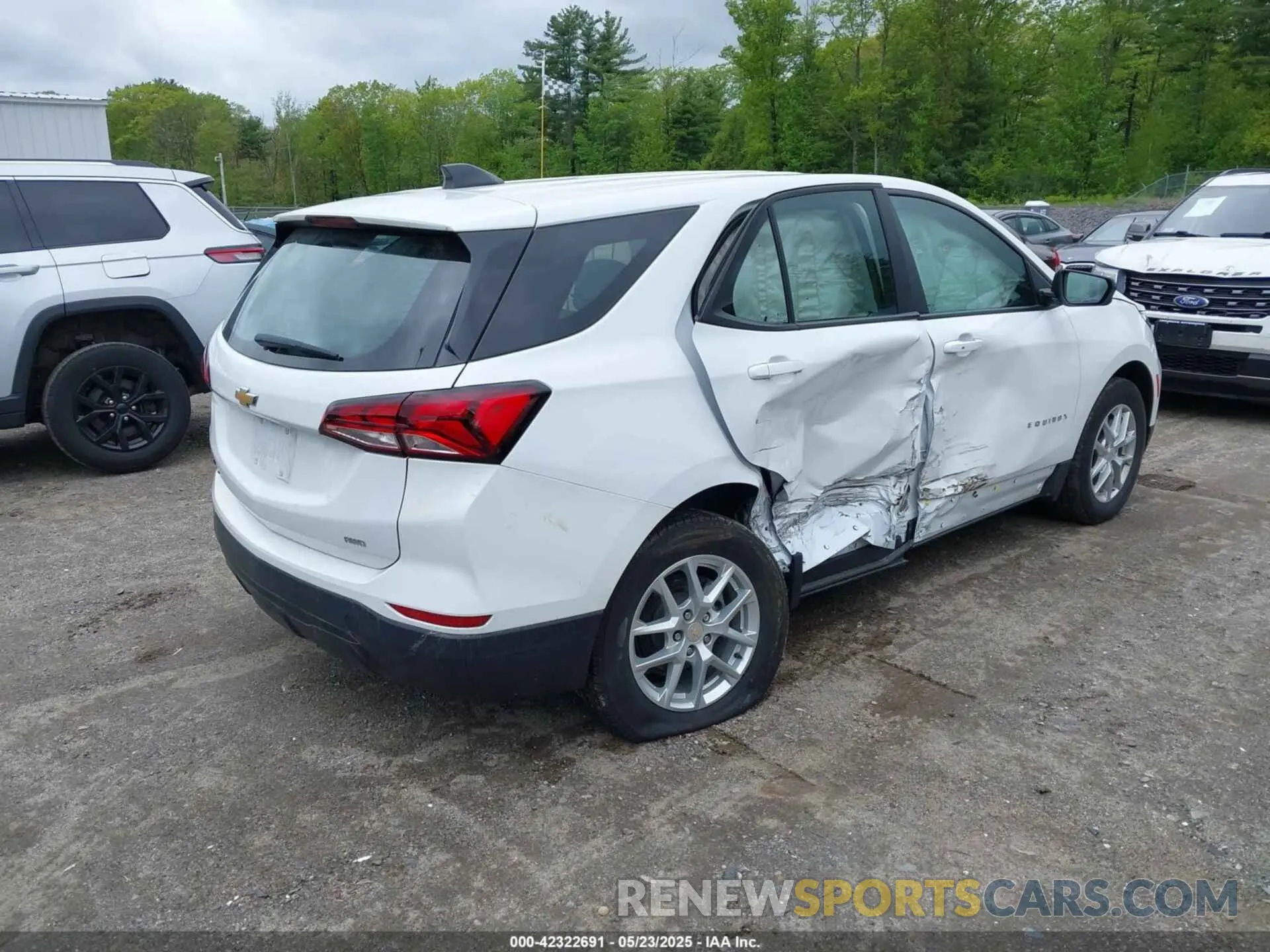 4 Photograph of a damaged car 3GNAXSEG1PL124784 CHEVROLET EQUINOX 2023