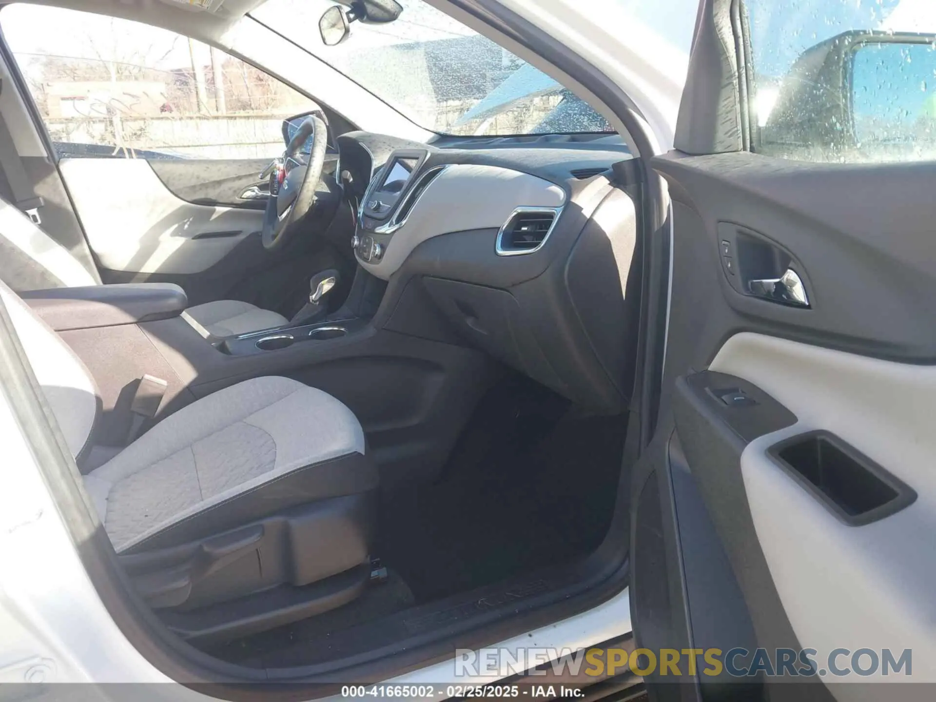 5 Photograph of a damaged car 3GNAXSEG4PL213068 CHEVROLET EQUINOX 2023