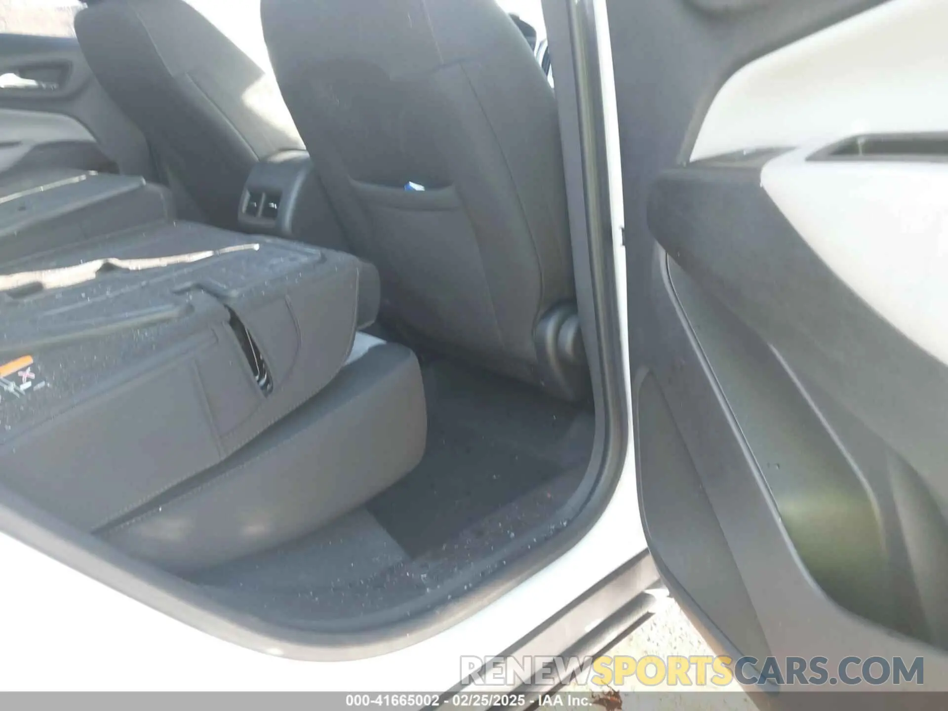 8 Photograph of a damaged car 3GNAXSEG4PL213068 CHEVROLET EQUINOX 2023