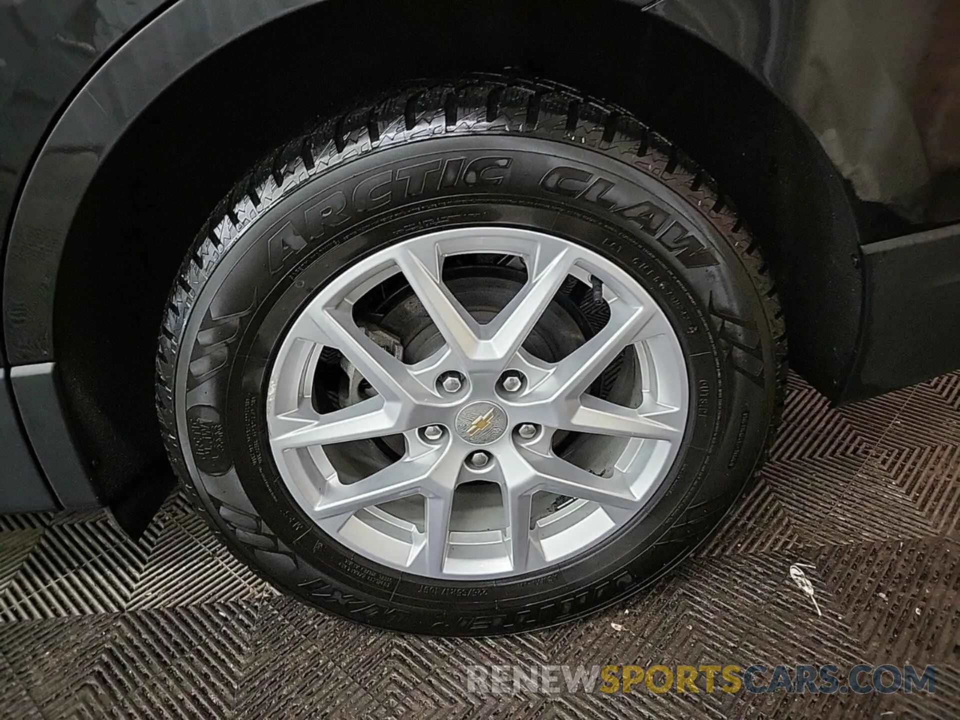 32 Photograph of a damaged car 3GNAXTEG3PL113338 CHEVROLET EQUINOX 2023
