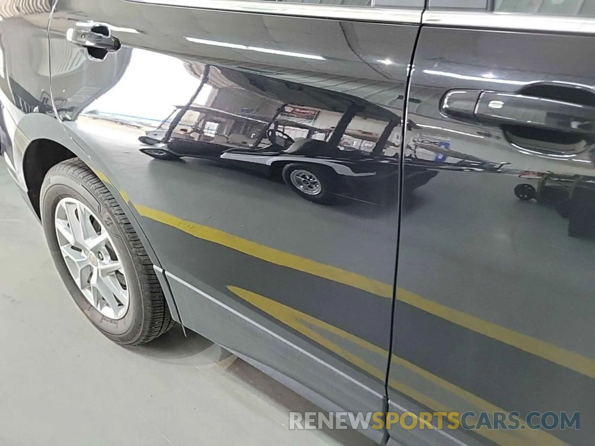 18 Photograph of a damaged car 3GNAXTEGXPL136003 CHEVROLET EQUINOX 2023