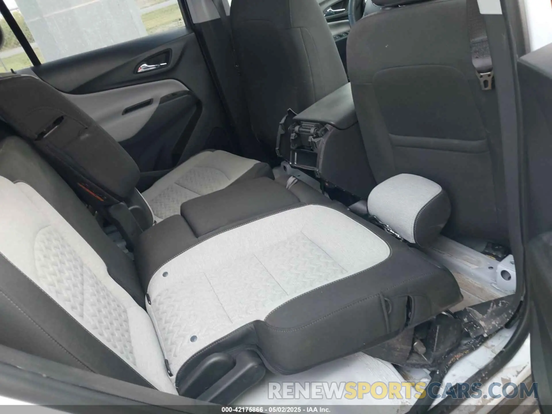 8 Photograph of a damaged car 3GNAXTEGXPL245156 CHEVROLET EQUINOX 2023