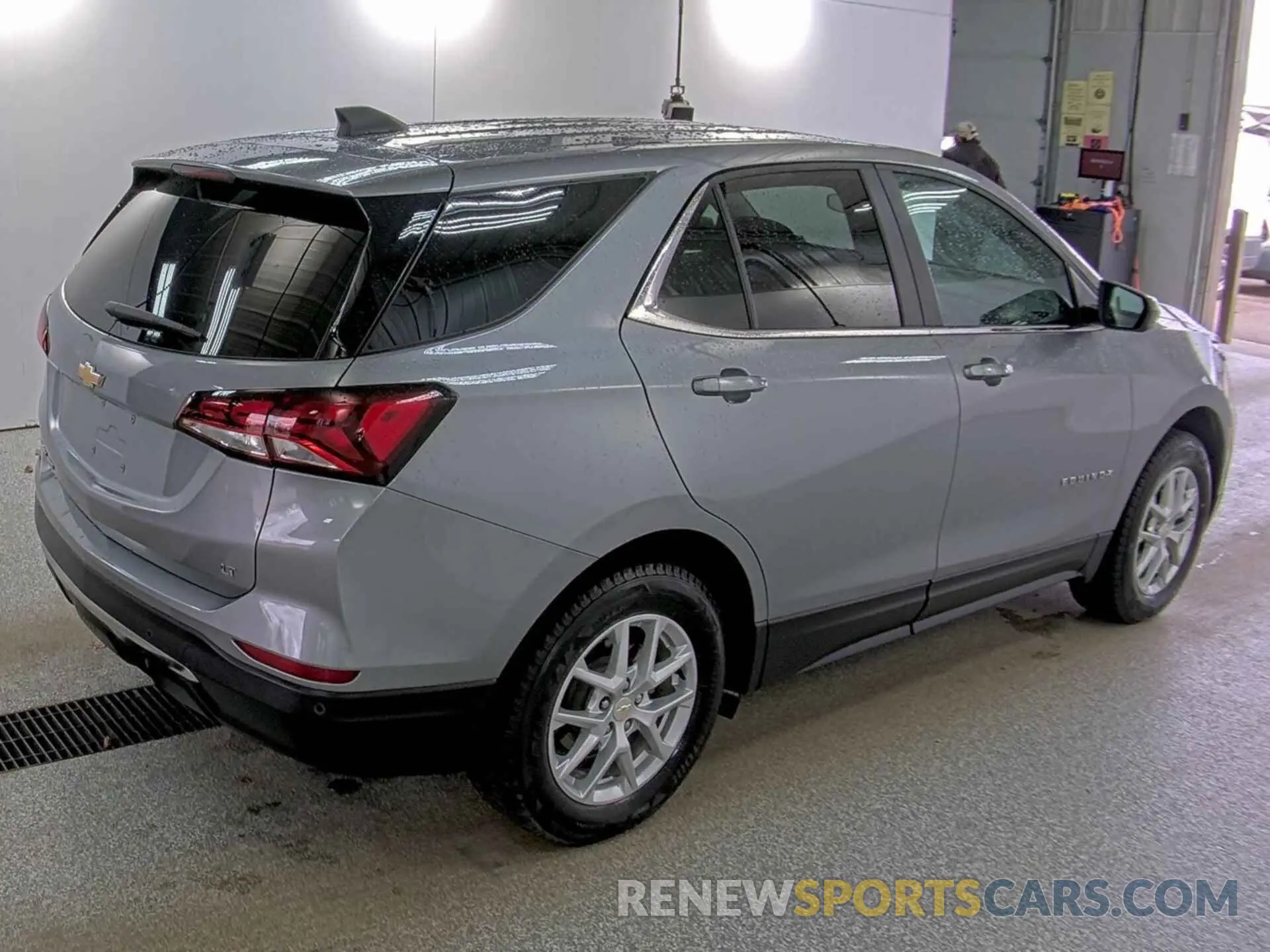 33 Photograph of a damaged car 3GNAXTEGXPL252673 CHEVROLET EQUINOX 2023