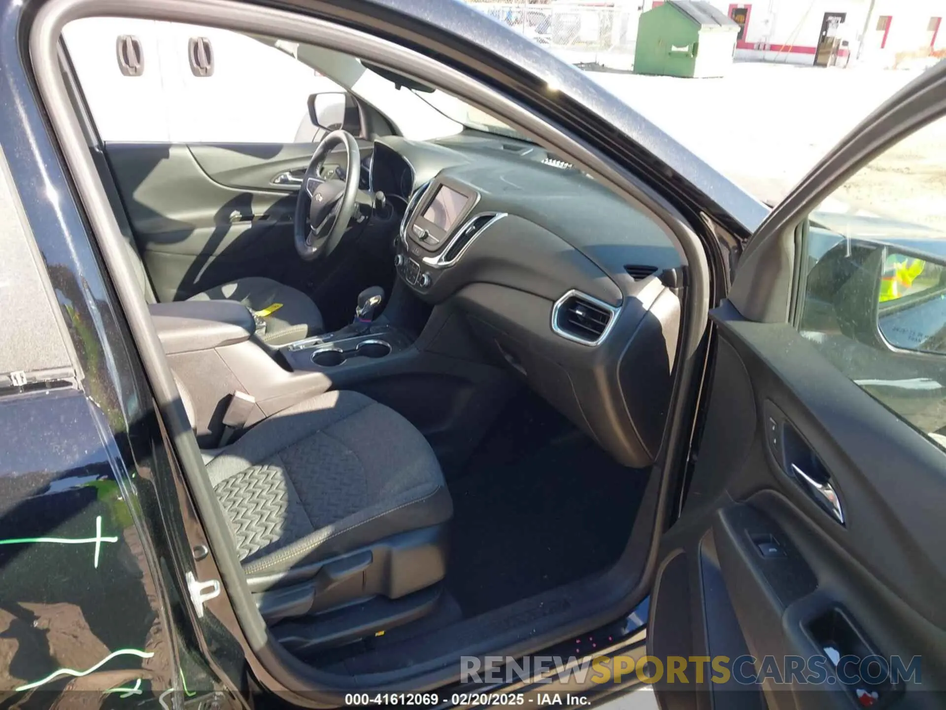 5 Photograph of a damaged car 3GNAXUEG0PL213791 CHEVROLET EQUINOX 2023