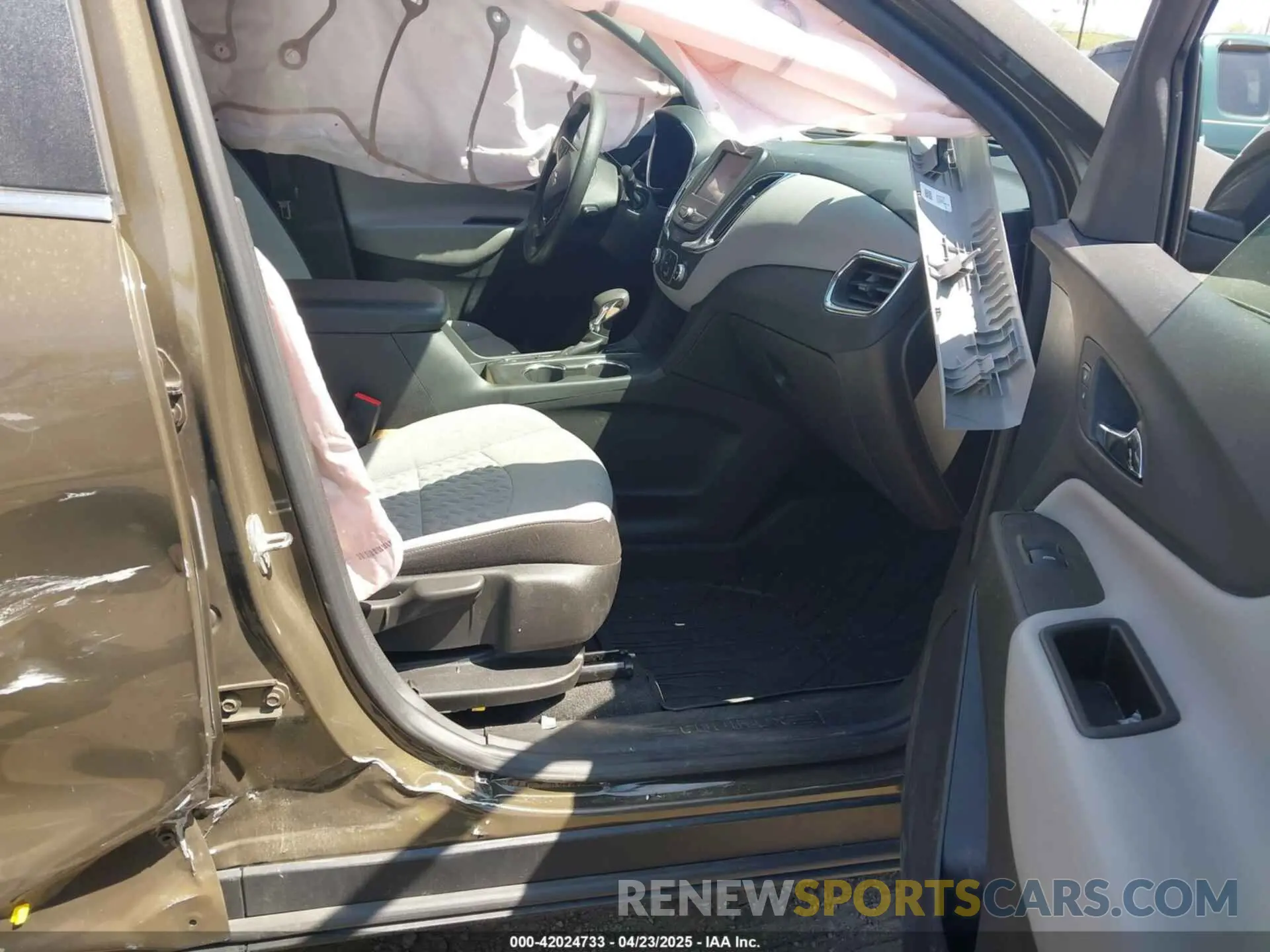 5 Photograph of a damaged car 3GNAXUEG0PL248041 CHEVROLET EQUINOX 2023