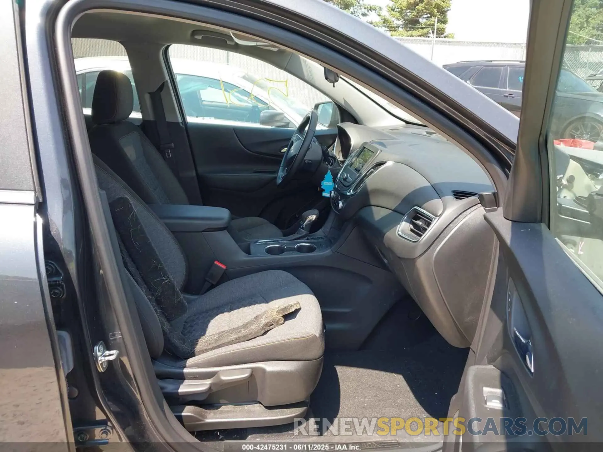 5 Photograph of a damaged car 3GNAXUEG2PS117506 CHEVROLET EQUINOX 2023