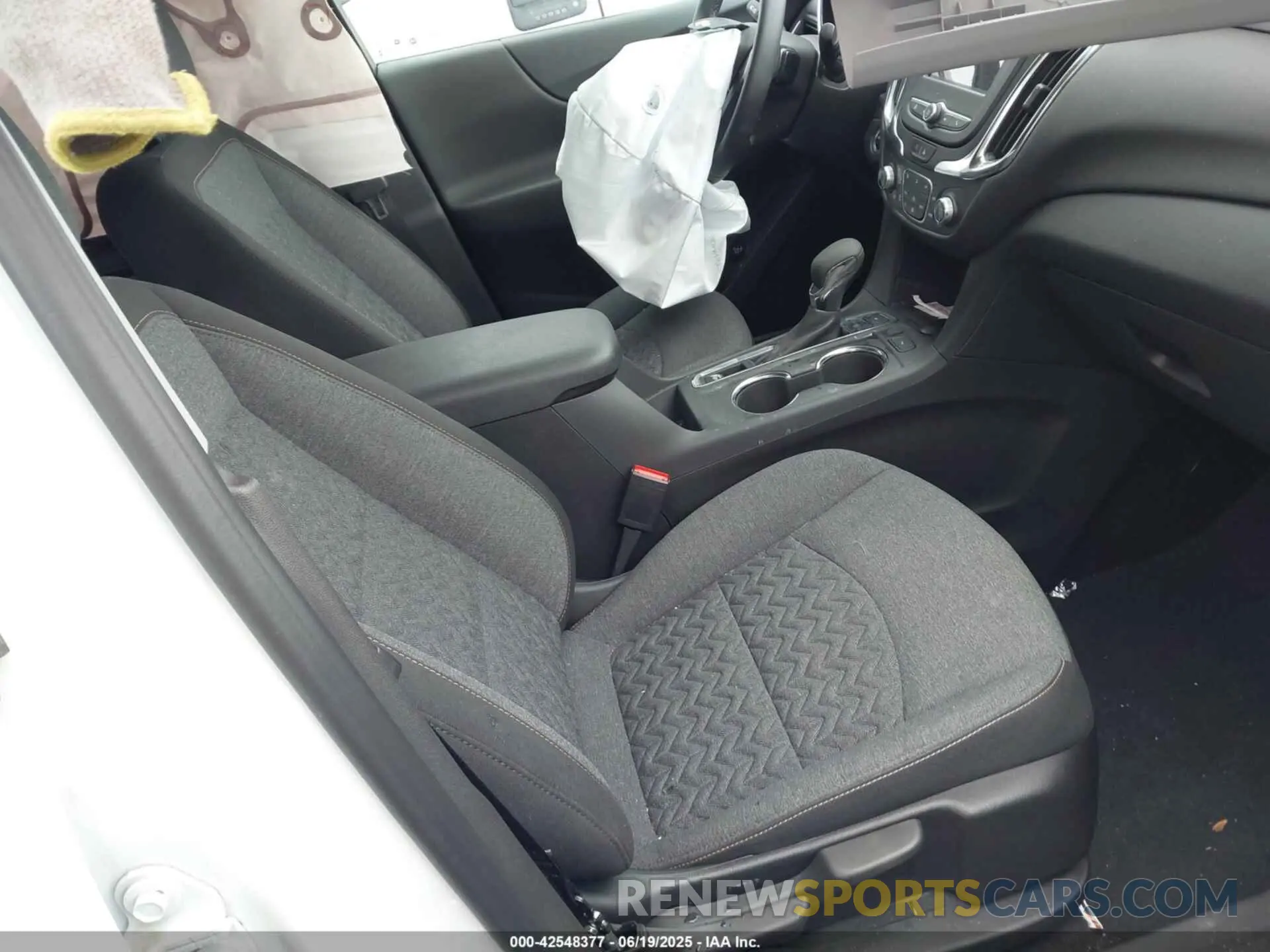 5 Photograph of a damaged car 3GNAXUEG3PS155830 CHEVROLET EQUINOX 2023