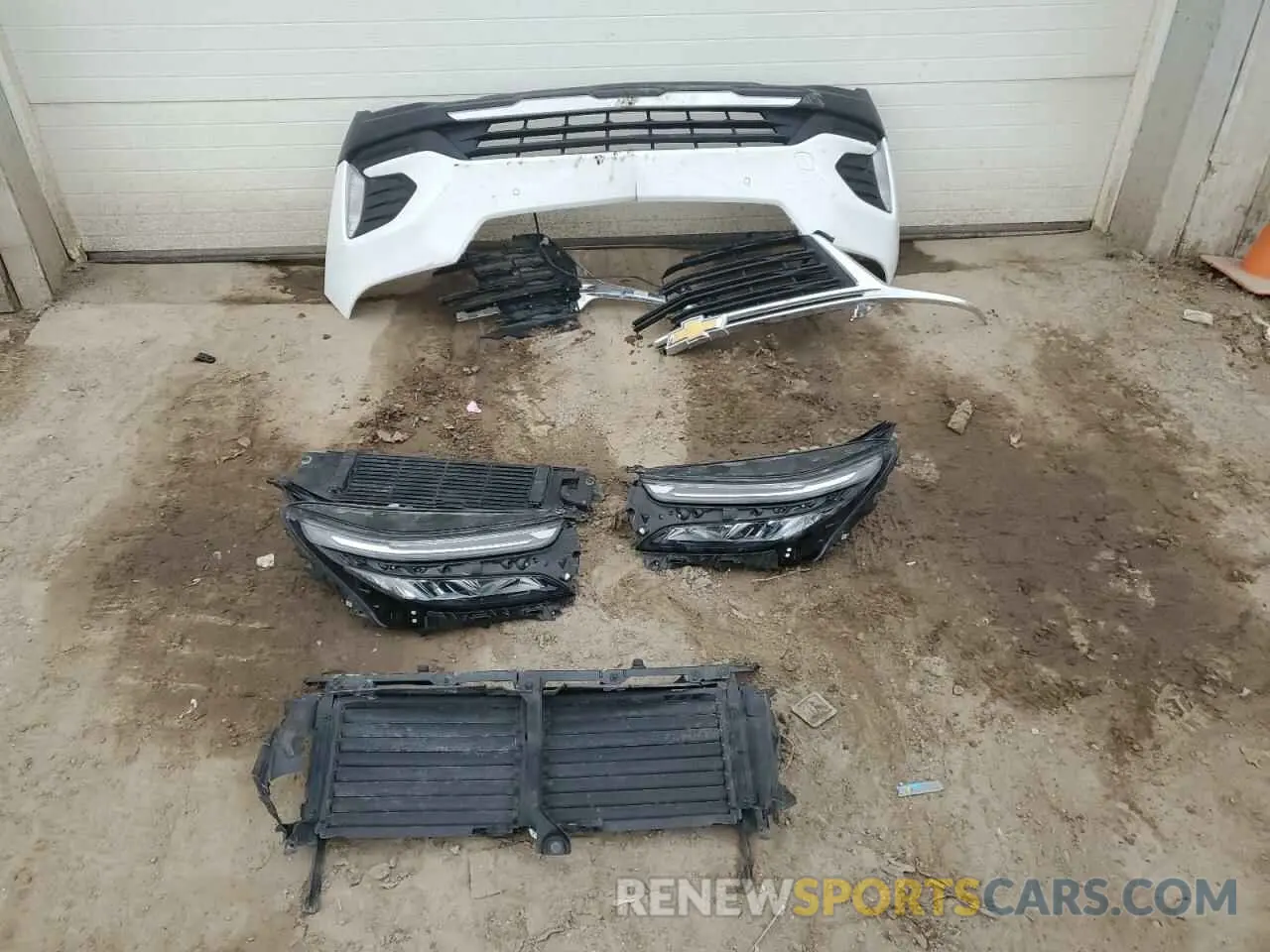 13 Photograph of a damaged car 3GNAXUEG6PL255589 CHEVROLET EQUINOX 2023