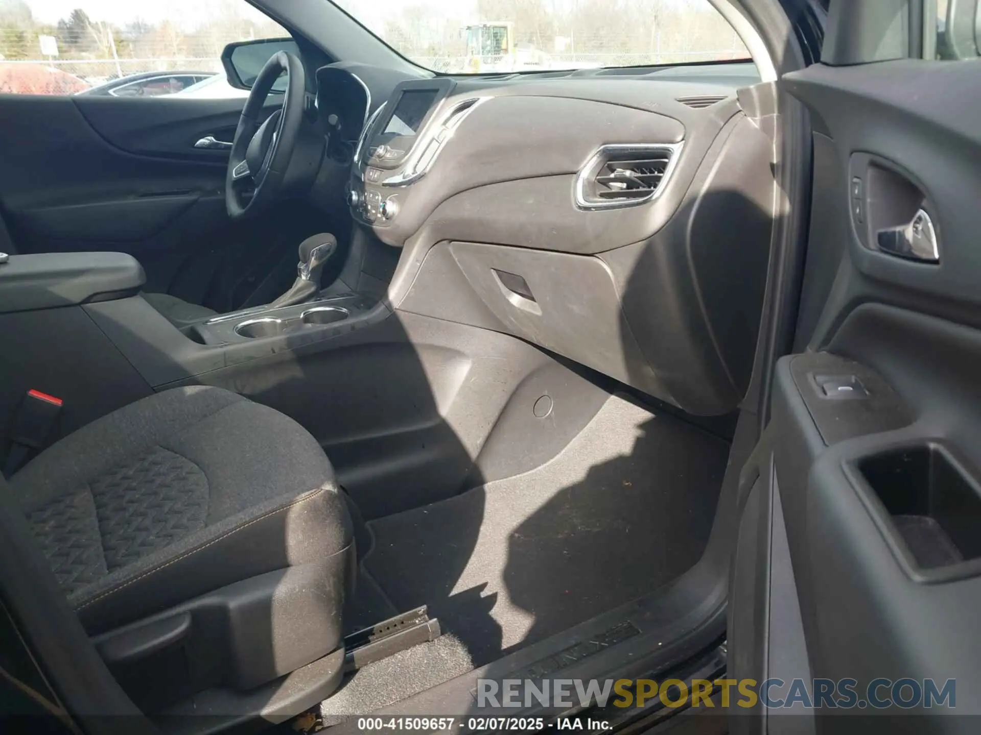 5 Photograph of a damaged car 3GNAXUEG7PL101957 CHEVROLET EQUINOX 2023