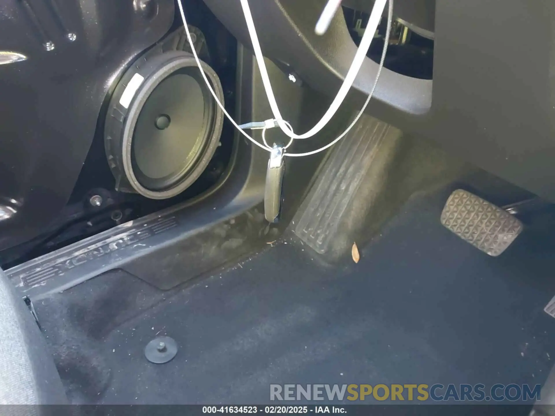 11 Photograph of a damaged car 3GNAXUEG8PL228748 CHEVROLET EQUINOX 2023