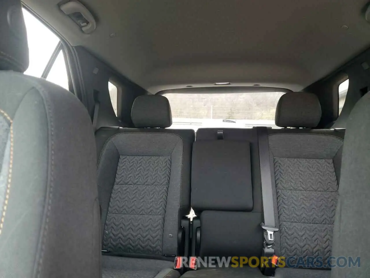 10 Photograph of a damaged car 3GNAXUEGXPL157844 CHEVROLET EQUINOX 2023