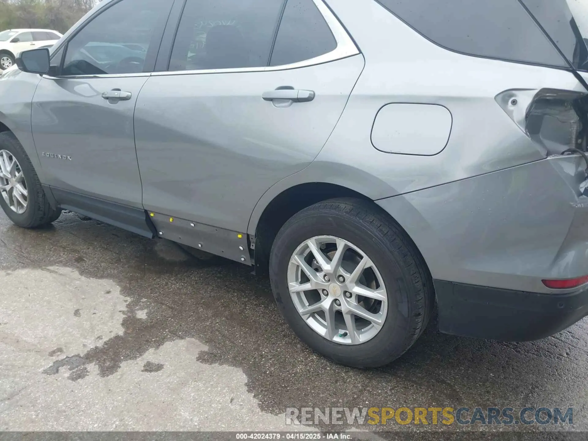 19 Photograph of a damaged car 3GNAXUEGXPS189604 CHEVROLET EQUINOX 2023