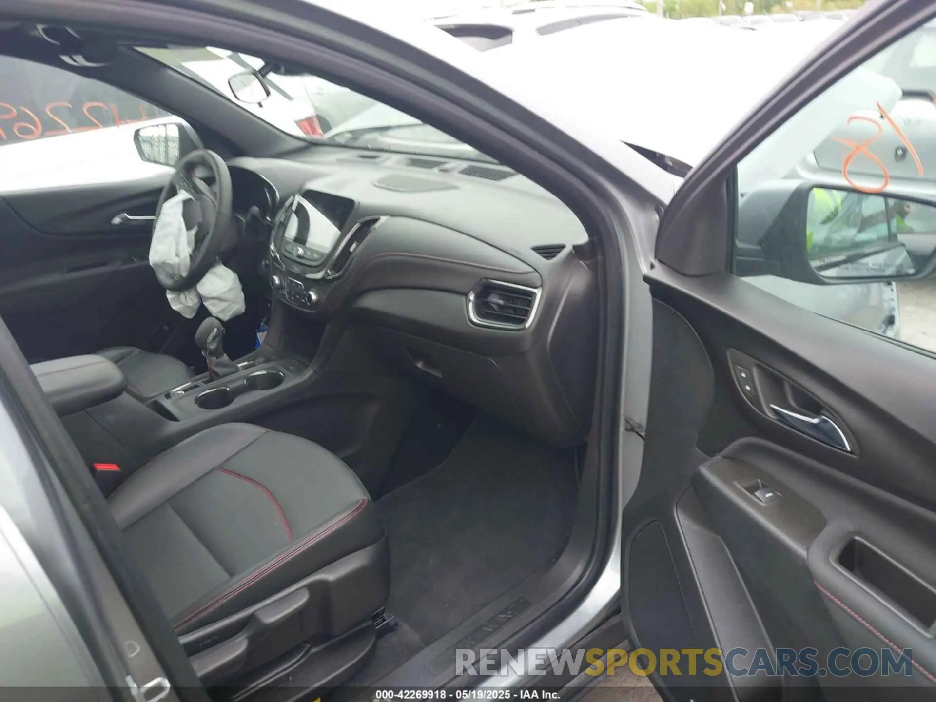 5 Photograph of a damaged car 3GNAXWEG9PL158091 CHEVROLET EQUINOX 2023