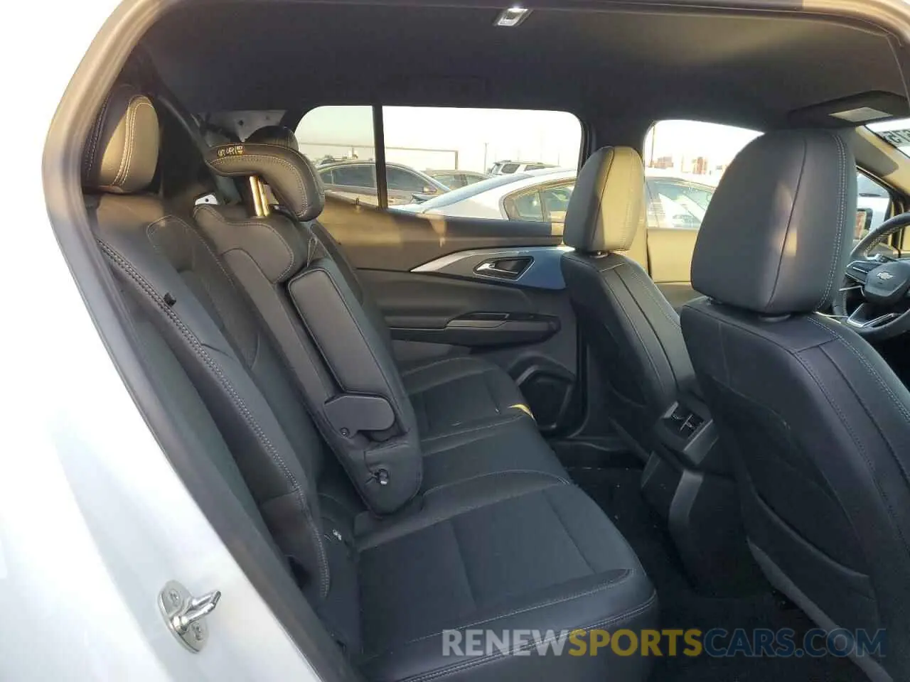 11 Photograph of a damaged car 3GN7DLRP0RS247200 CHEVROLET EQUINOX 2024