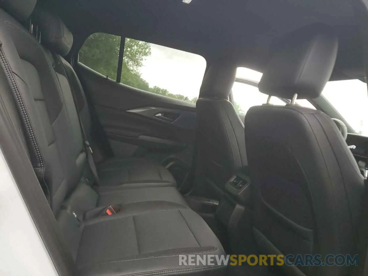 11 Photograph of a damaged car 3GN7DLRP1RS260215 CHEVROLET EQUINOX 2024