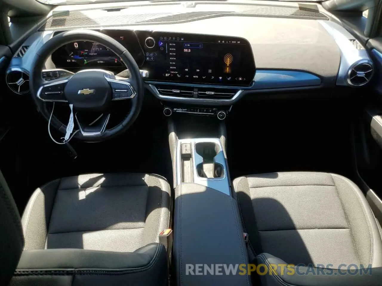 8 Photograph of a damaged car 3GN7DLRR5RS265385 CHEVROLET EQUINOX 2024