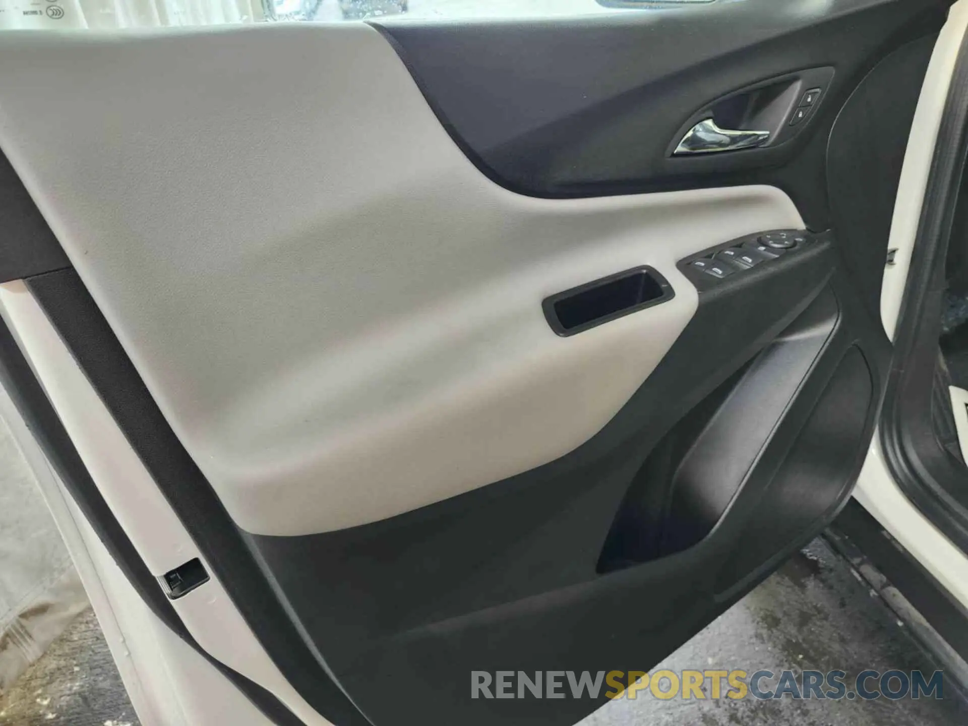32 Photograph of a damaged car 3GNAX5EG0RL261624 CHEVROLET EQUINOX 2024