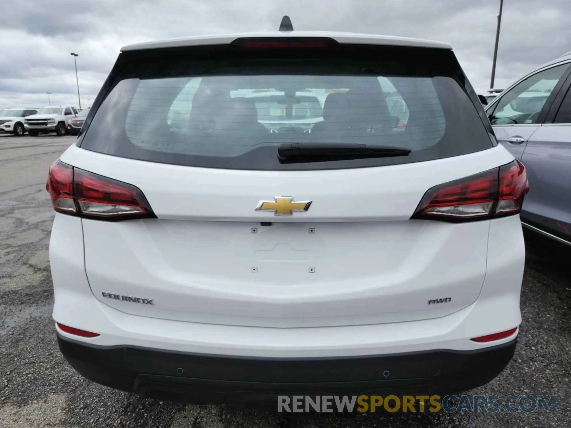 32 Photograph of a damaged car 3GNAX5EG1RL261552 CHEVROLET EQUINOX 2024