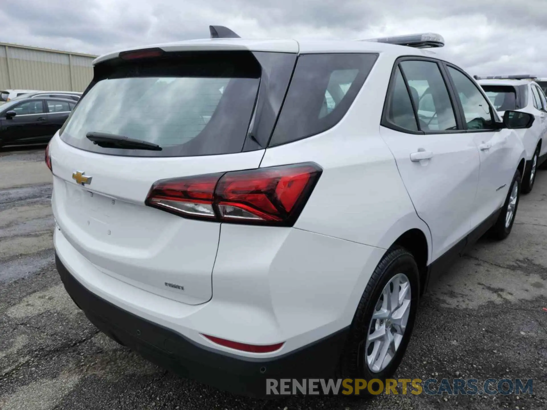 8 Photograph of a damaged car 3GNAX5EG1RL261552 CHEVROLET EQUINOX 2024