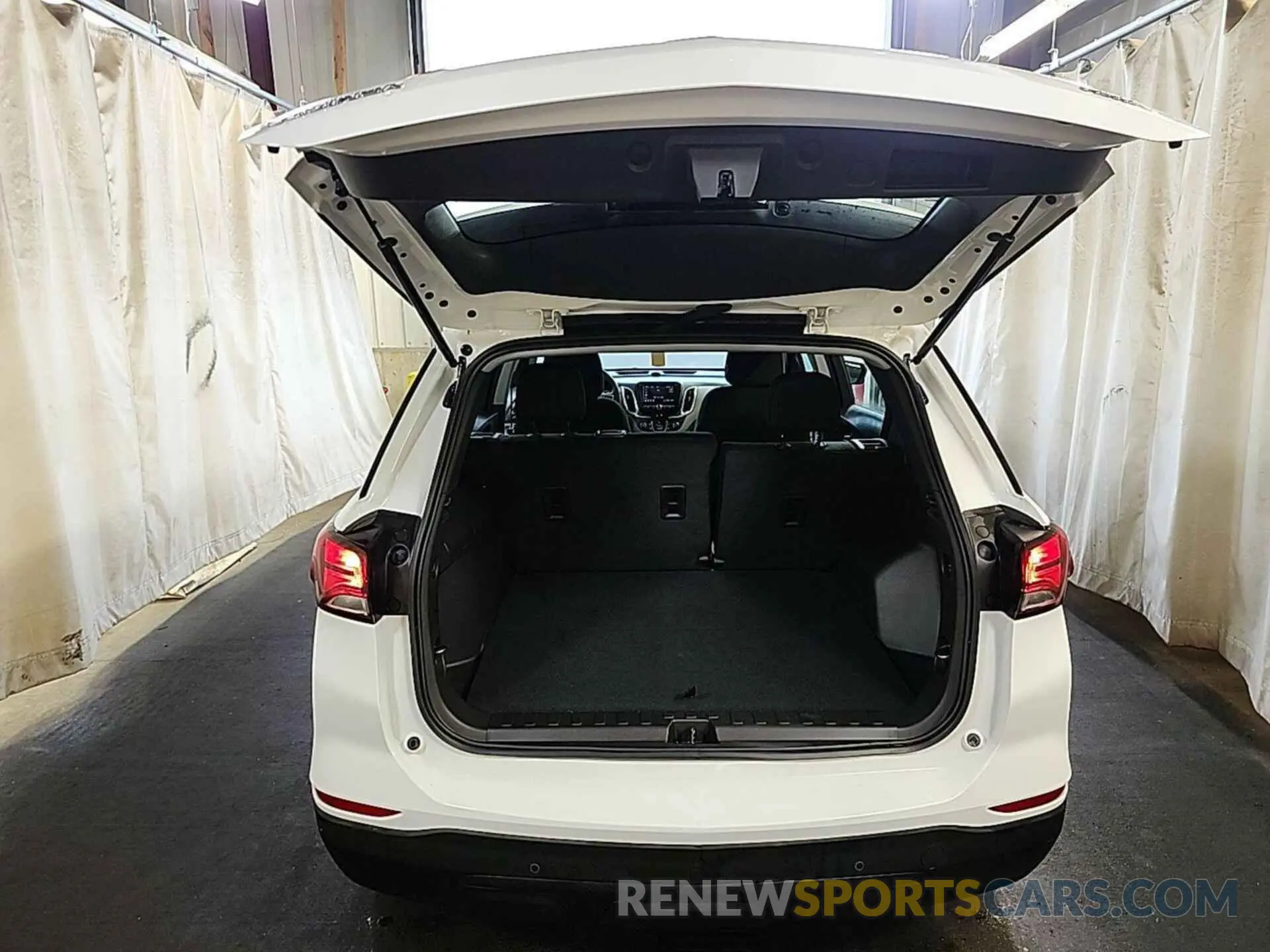 9 Photograph of a damaged car 3GNAX5EGXRL261579 CHEVROLET EQUINOX 2024