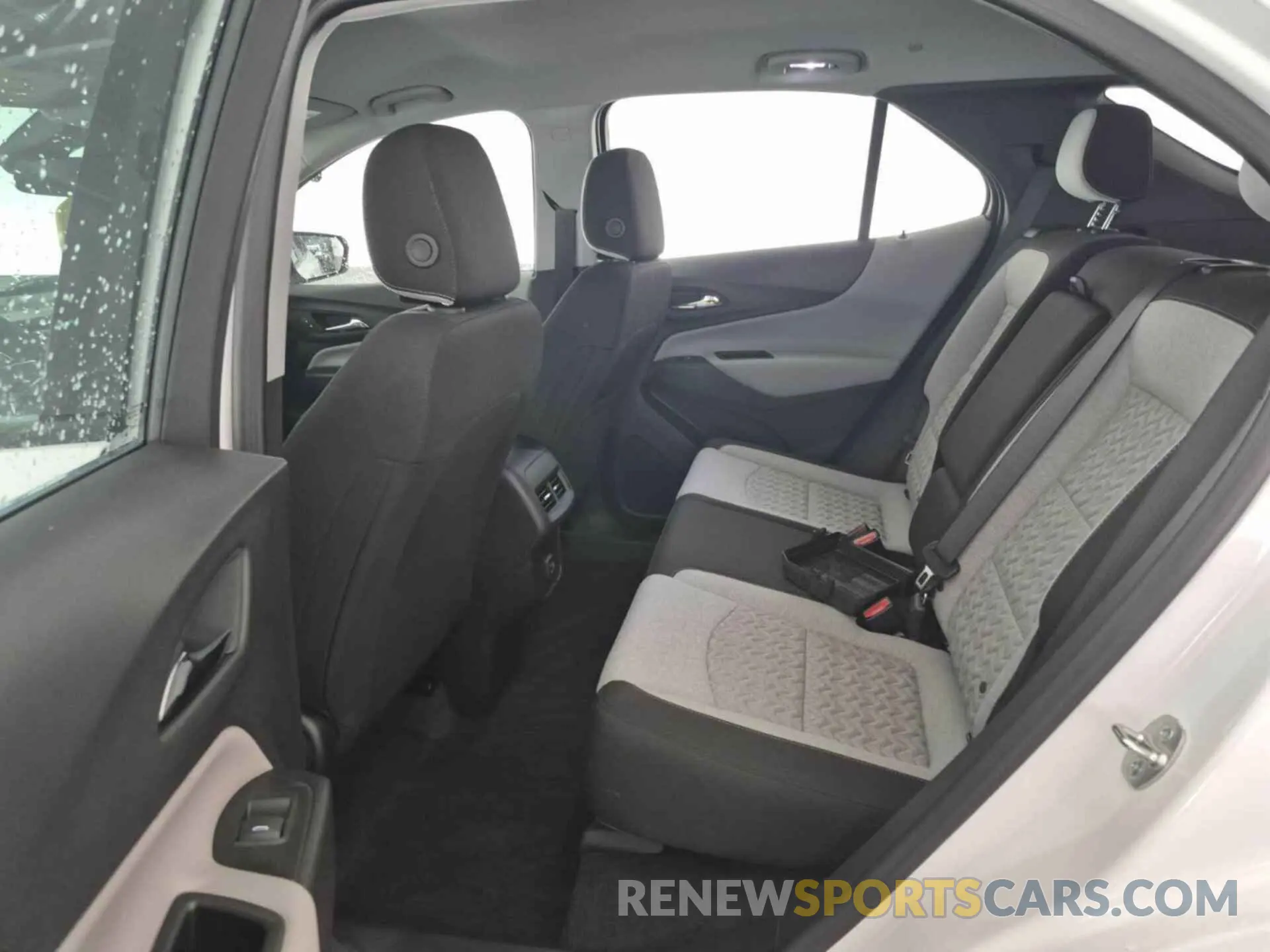 18 Photograph of a damaged car 3GNAXFEG0RL259037 CHEVROLET EQUINOX 2024