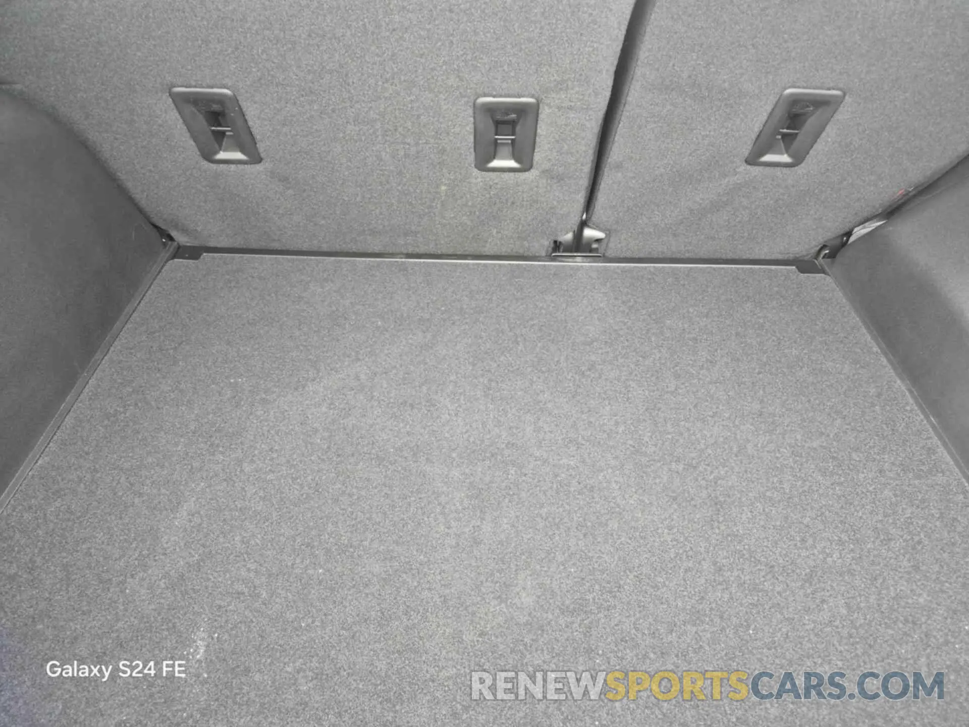 19 Photograph of a damaged car 3GNAXFEG0RL259037 CHEVROLET EQUINOX 2024