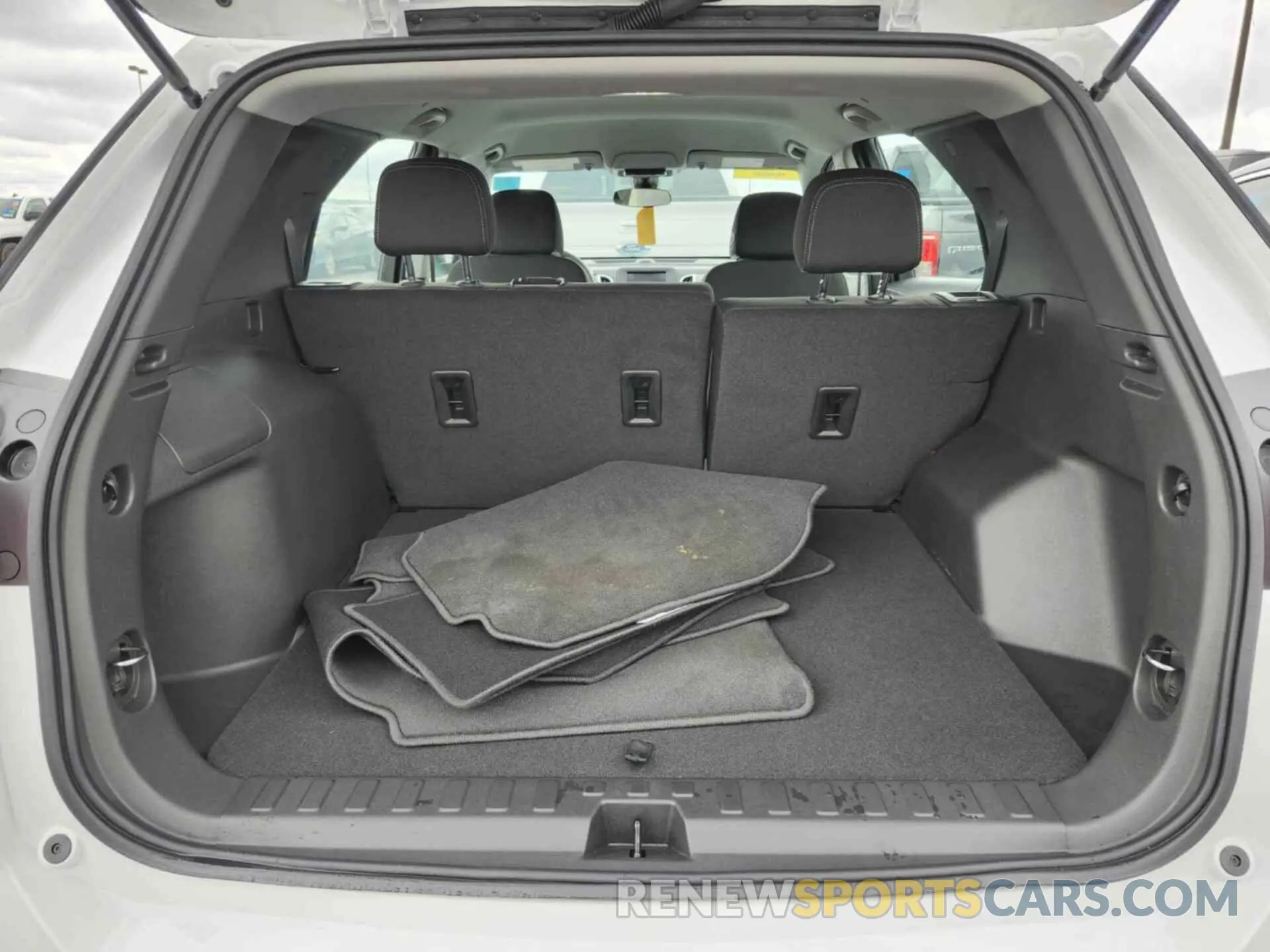 27 Photograph of a damaged car 3GNAXFEG8RL259173 CHEVROLET EQUINOX 2024