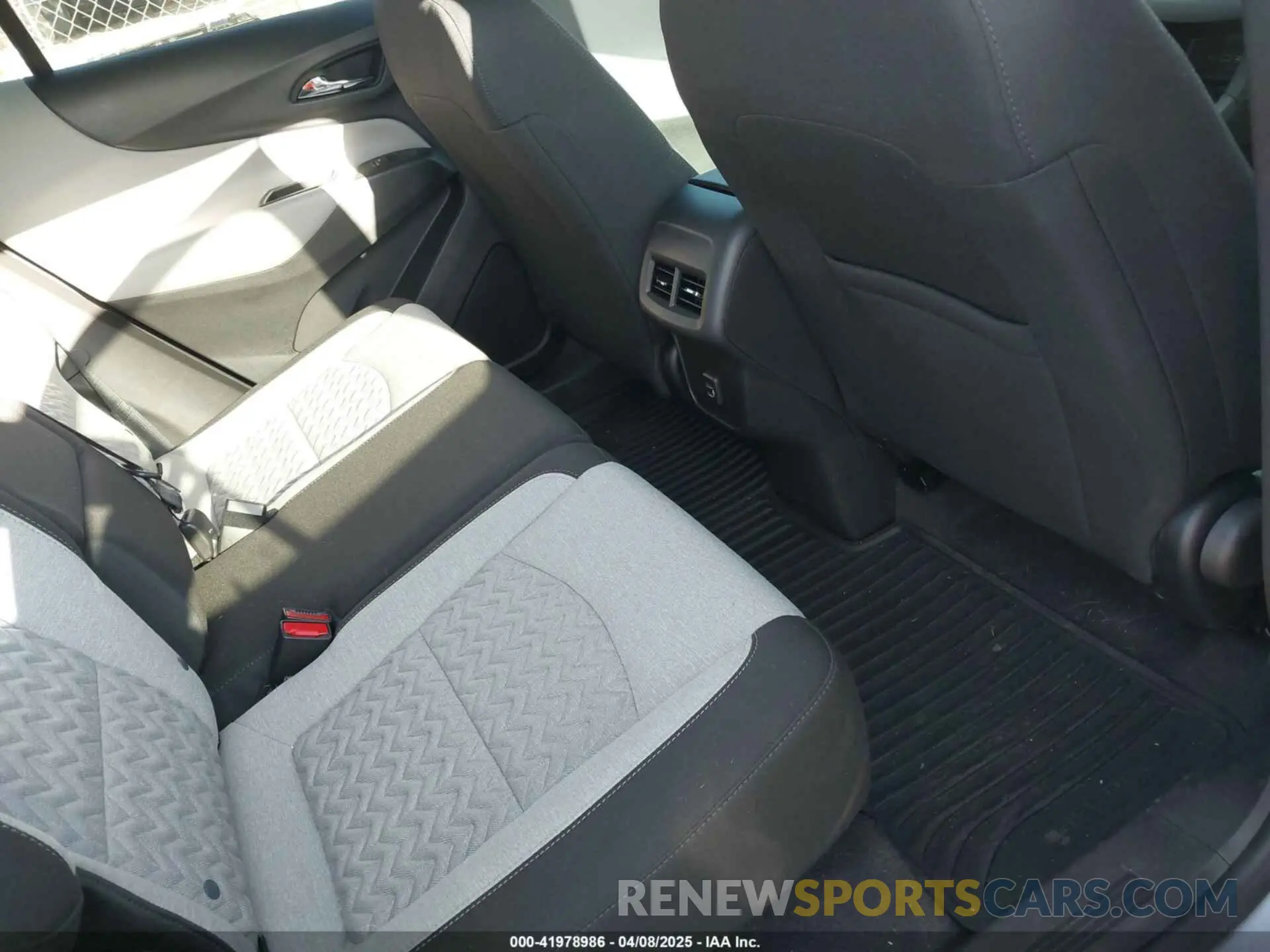 8 Photograph of a damaged car 3GNAXHEG0RL338302 CHEVROLET EQUINOX 2024