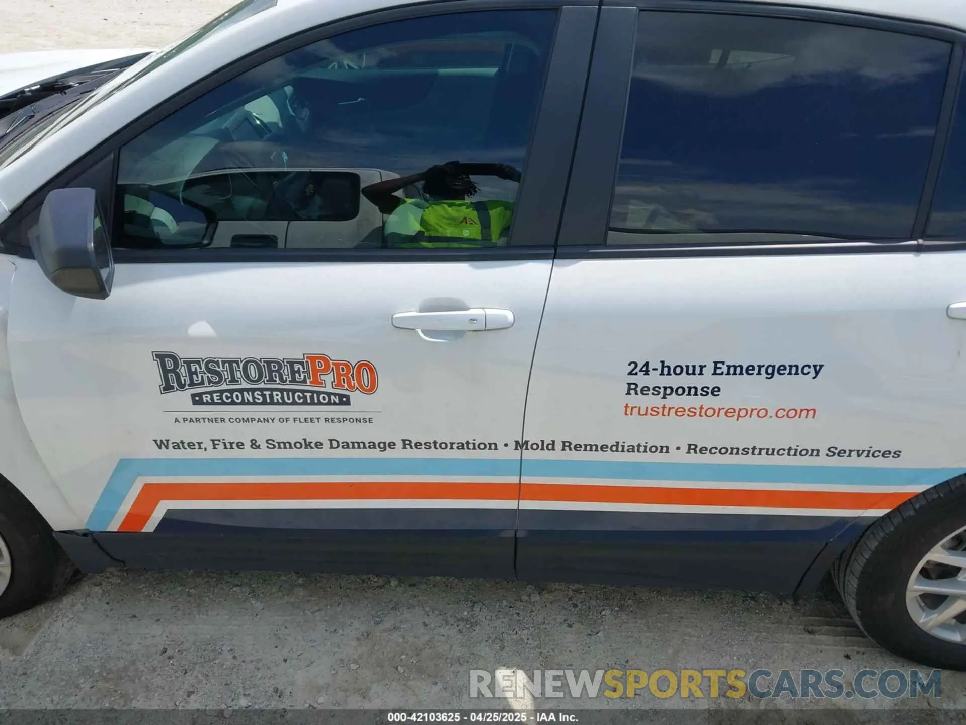 14 Photograph of a damaged car 3GNAXHEG3RL110391 CHEVROLET EQUINOX 2024