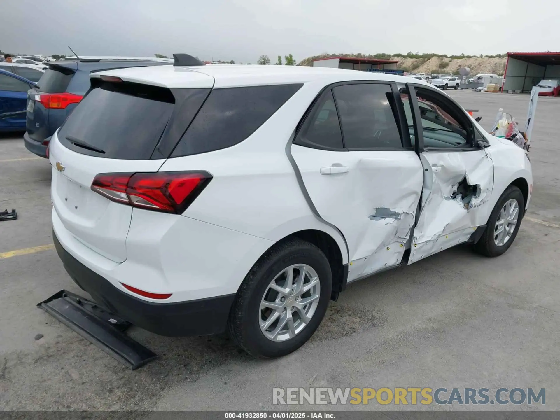 4 Photograph of a damaged car 3GNAXHEG4RL217496 CHEVROLET EQUINOX 2024