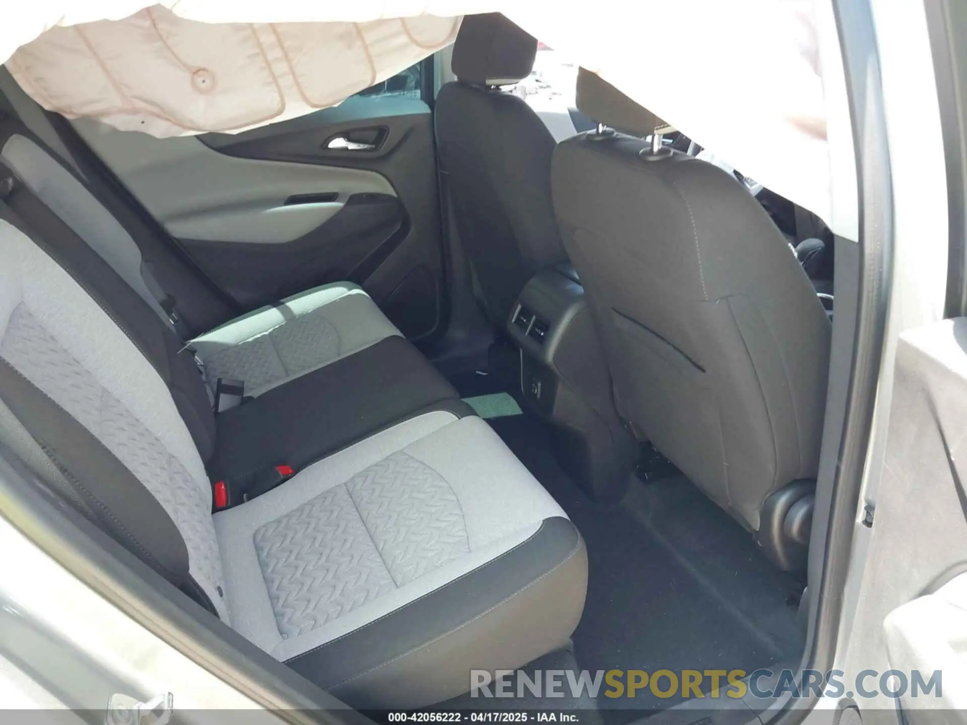 8 Photograph of a damaged car 3GNAXHEG9RL168375 CHEVROLET EQUINOX 2024