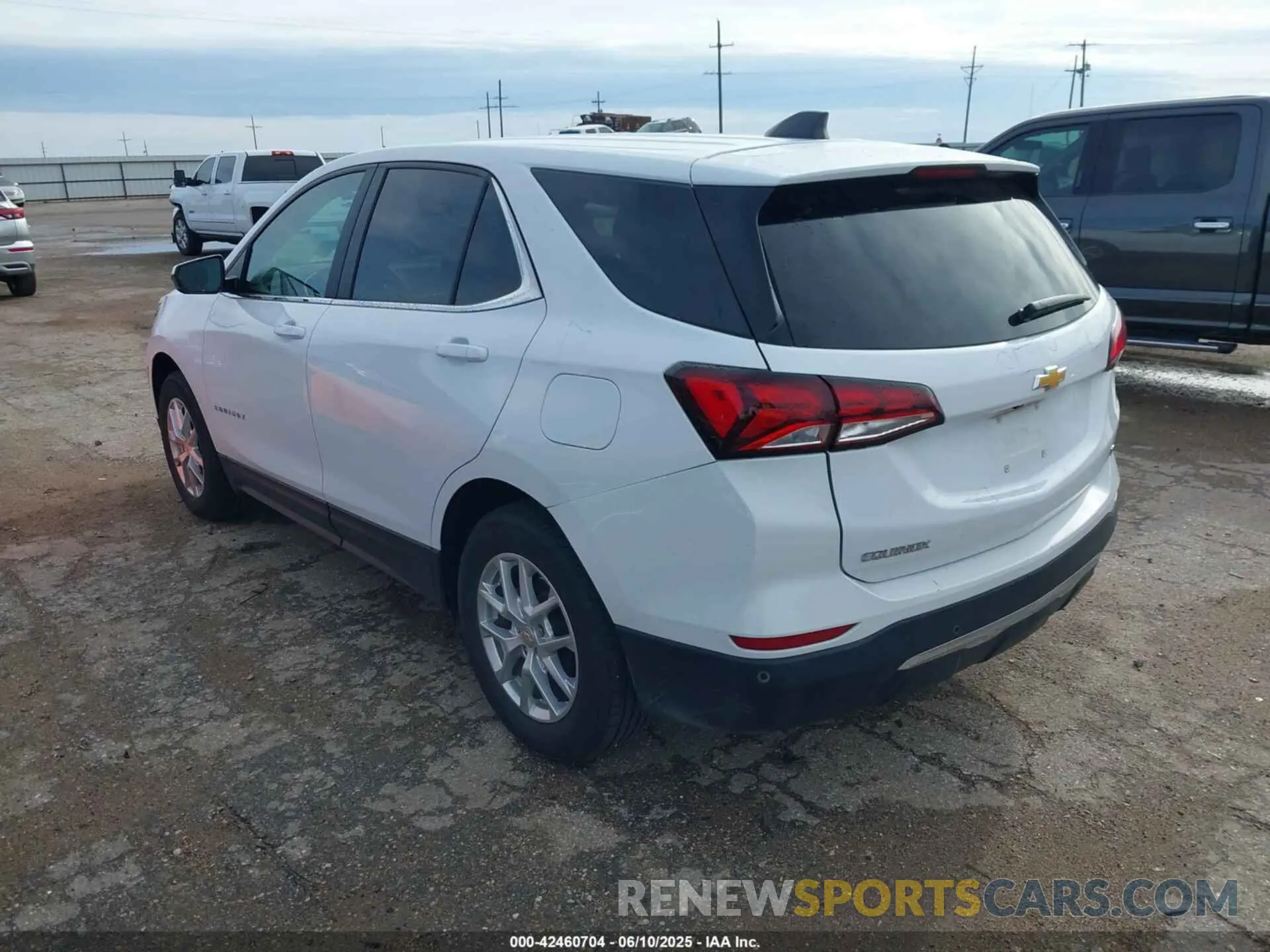 3 Photograph of a damaged car 3GNAXKEG0RL348020 CHEVROLET EQUINOX 2024