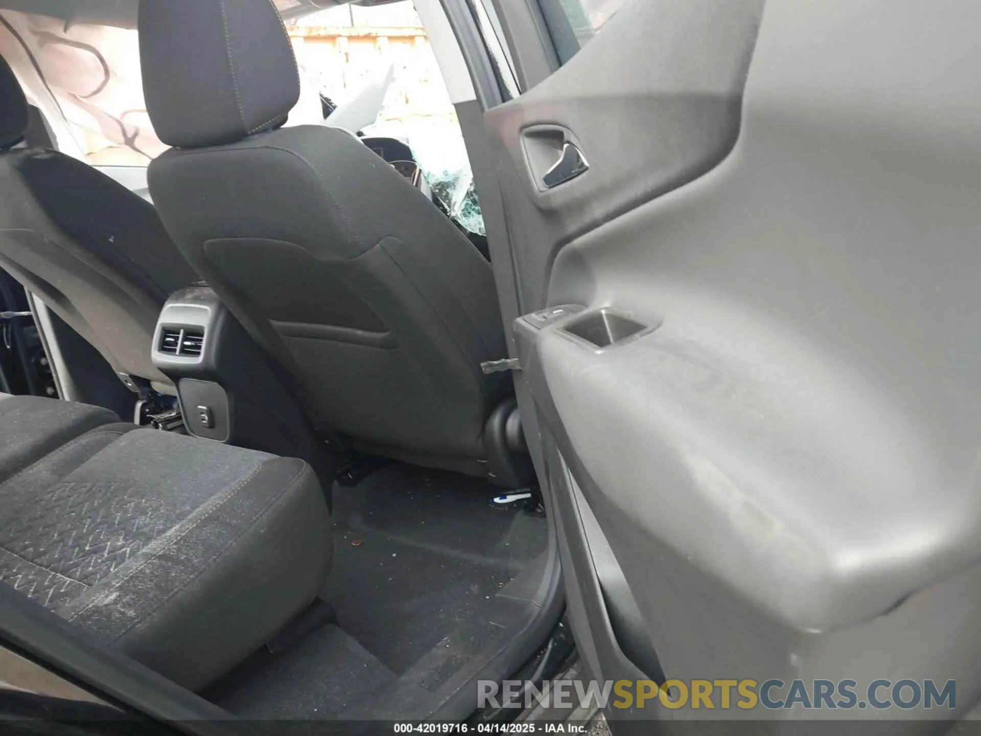 8 Photograph of a damaged car 3GNAXKEG1RL297806 CHEVROLET EQUINOX 2024
