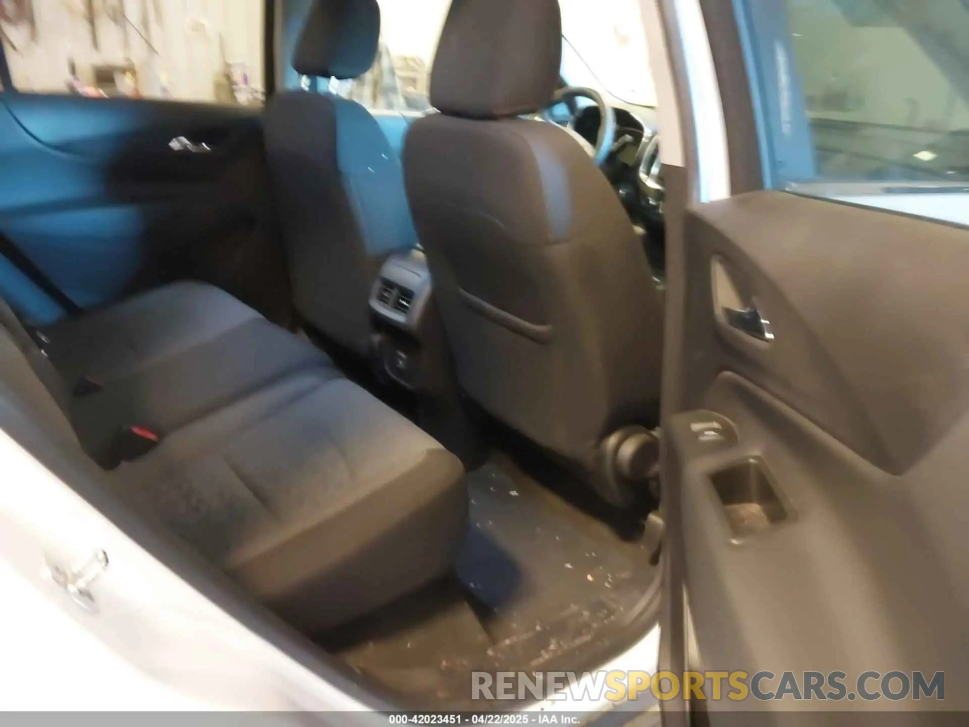 8 Photograph of a damaged car 3GNAXKEG1RS151864 CHEVROLET EQUINOX 2024