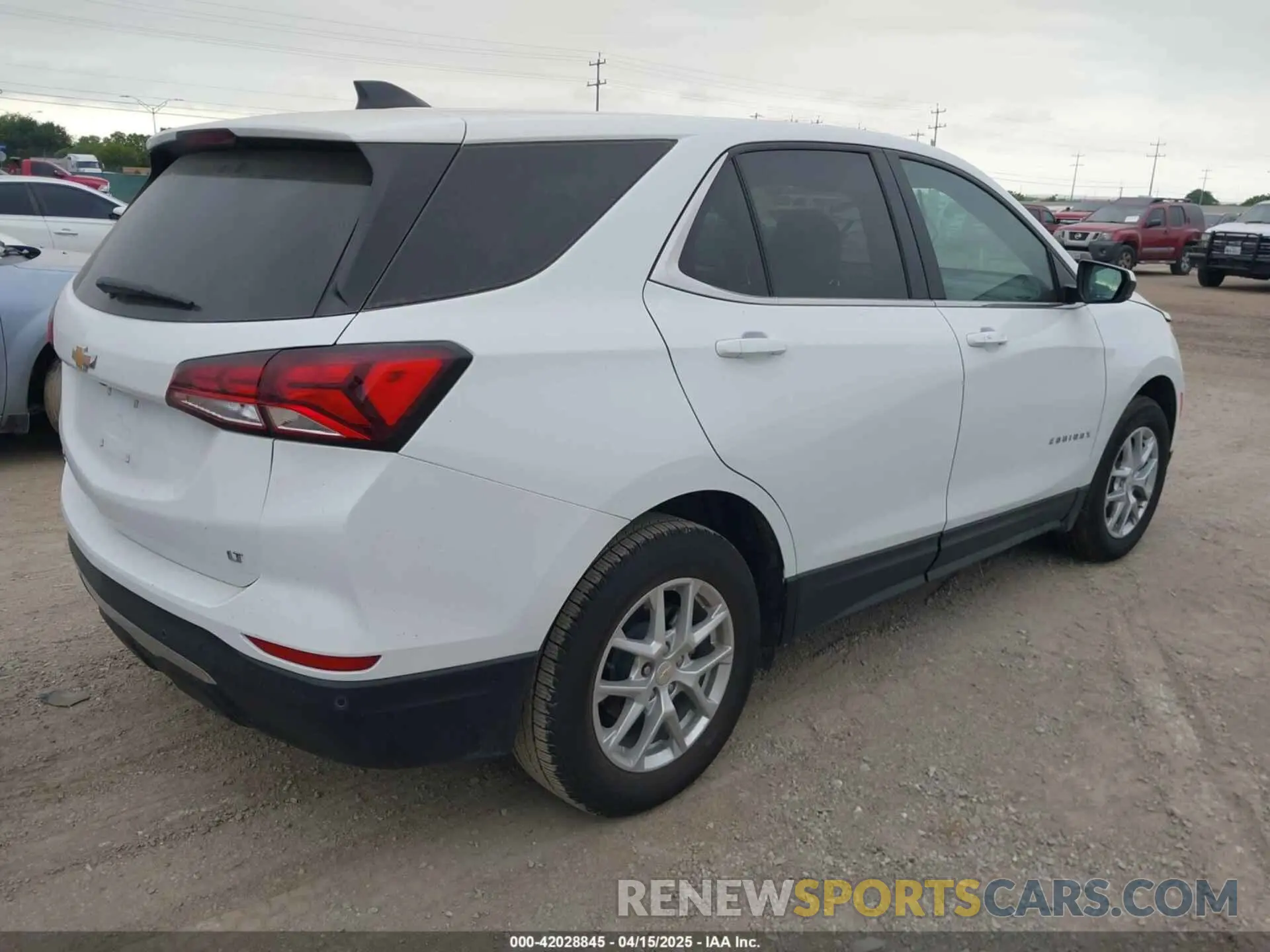4 Photograph of a damaged car 3GNAXKEG1RS245937 CHEVROLET EQUINOX 2024