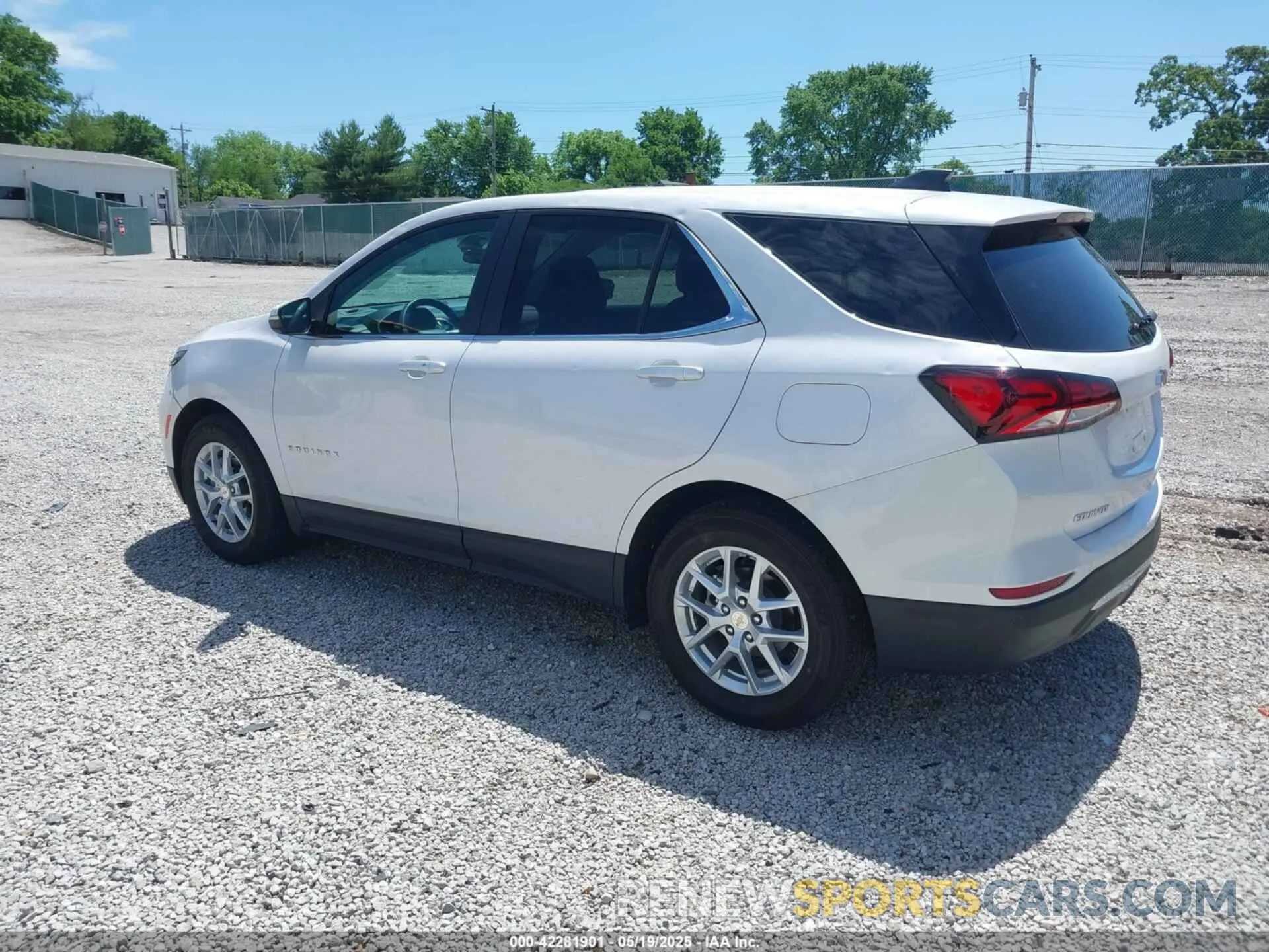3 Photograph of a damaged car 3GNAXKEG2RL242152 CHEVROLET EQUINOX 2024