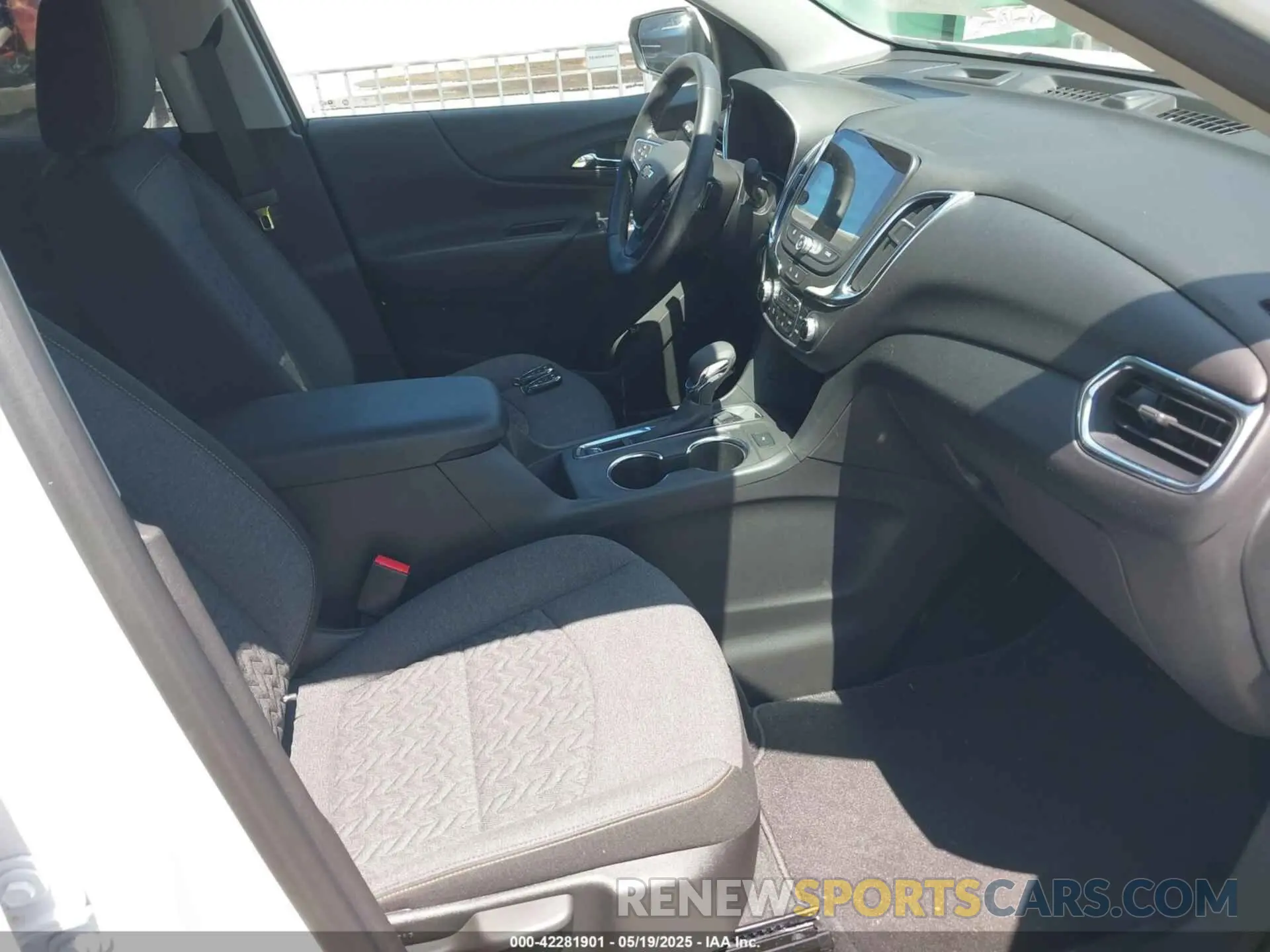 5 Photograph of a damaged car 3GNAXKEG2RL242152 CHEVROLET EQUINOX 2024