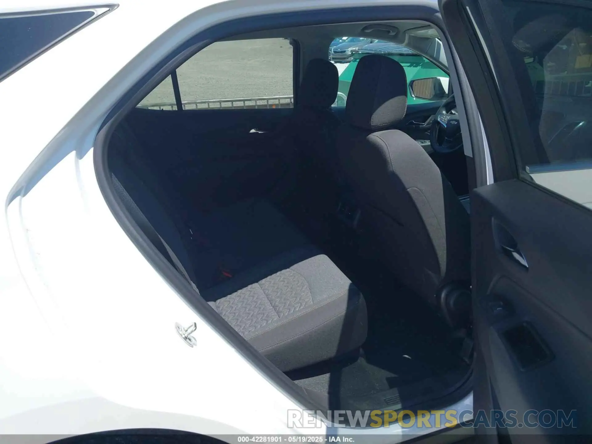 8 Photograph of a damaged car 3GNAXKEG2RL242152 CHEVROLET EQUINOX 2024
