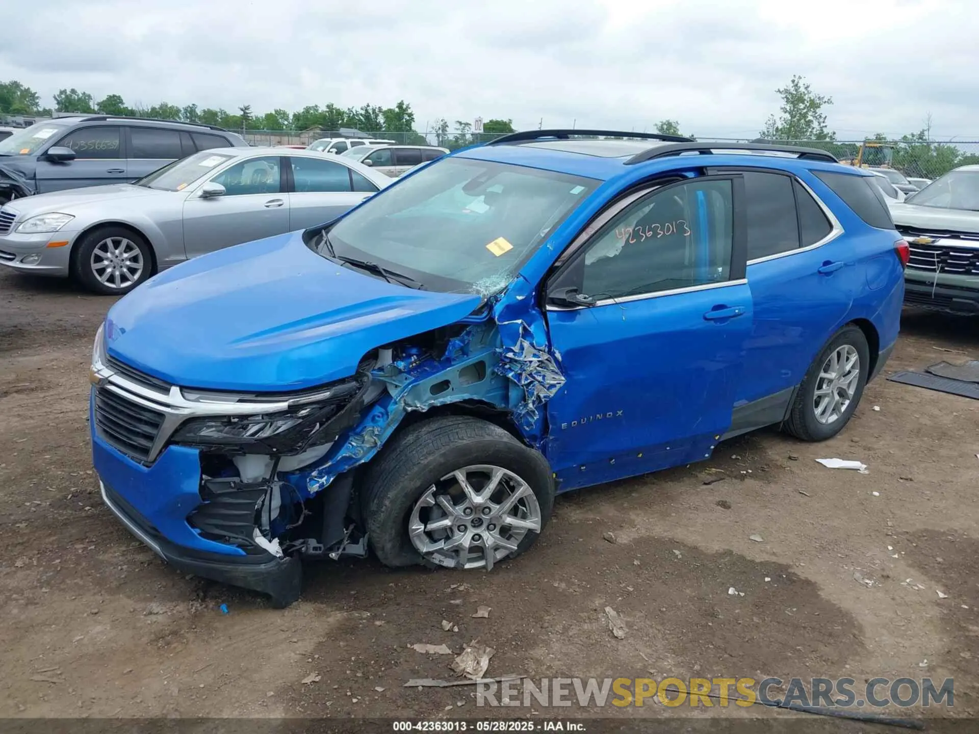2 Photograph of a damaged car 3GNAXKEG2RL264815 CHEVROLET EQUINOX 2024